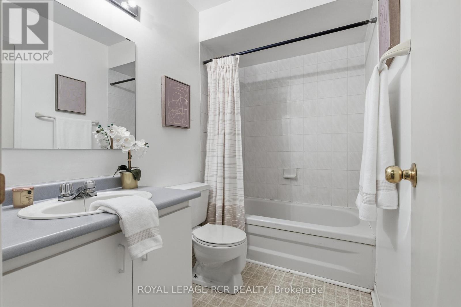 66 Orange Mill Court, Orangeville, Ontario L9W 3R6 - Photo 19 - W12690166