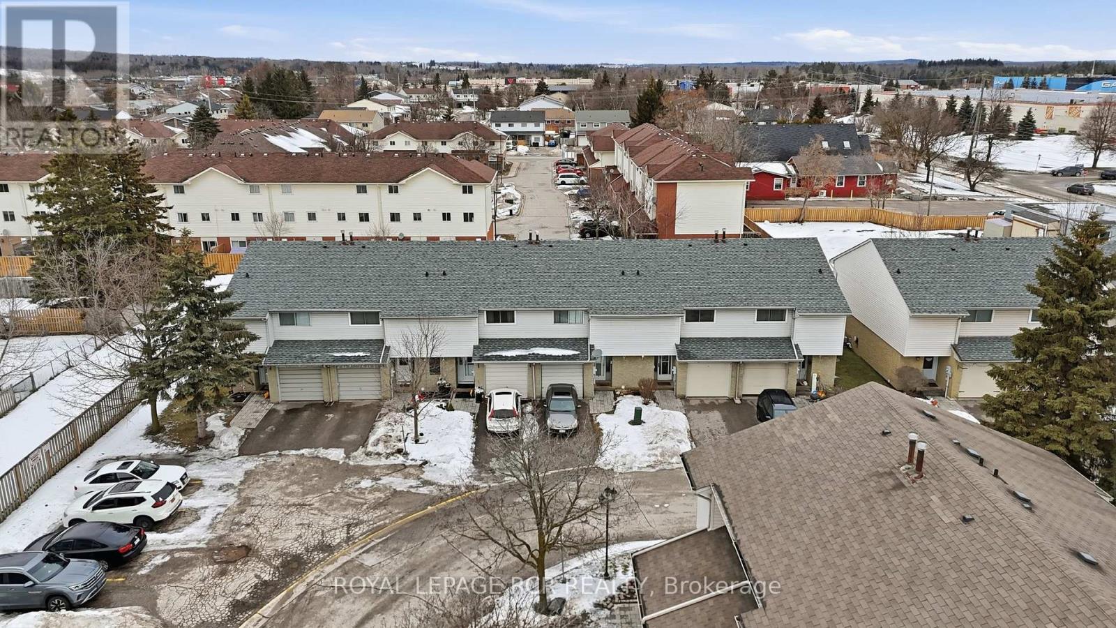 66 Orange Mill Court, Orangeville, Ontario L9W 3R6 - Photo 5 - W12690166