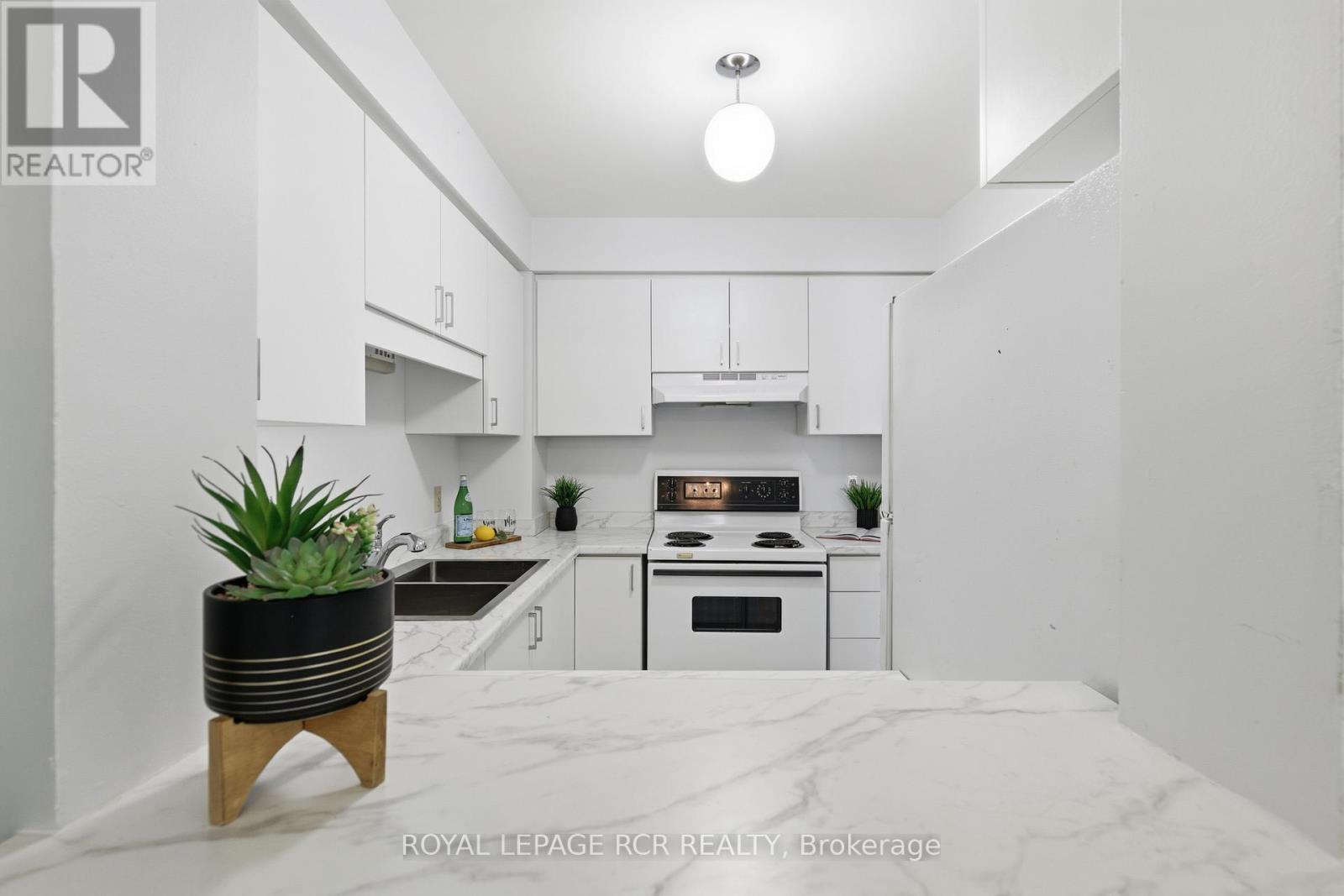 66 Orange Mill Court, Orangeville, Ontario L9W 3R6 - Photo 7 - W12690166