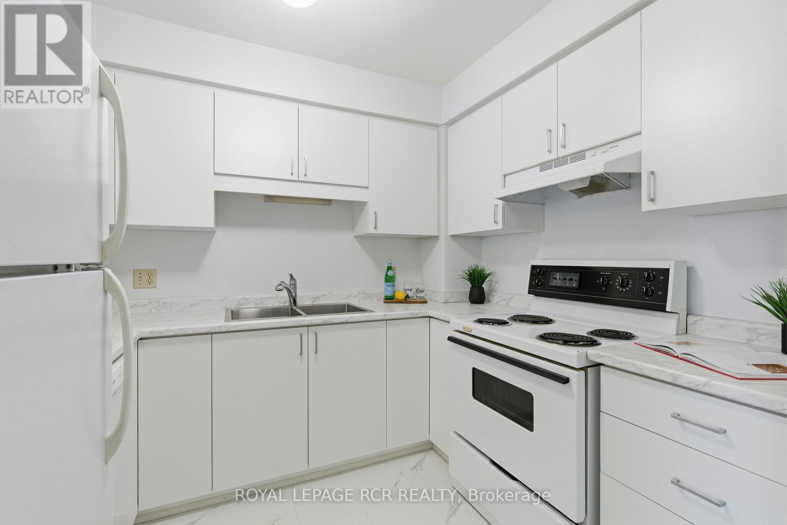 66 Orange Mill Court, Orangeville, Ontario L9W 3R6 - Photo 8 - W12690166