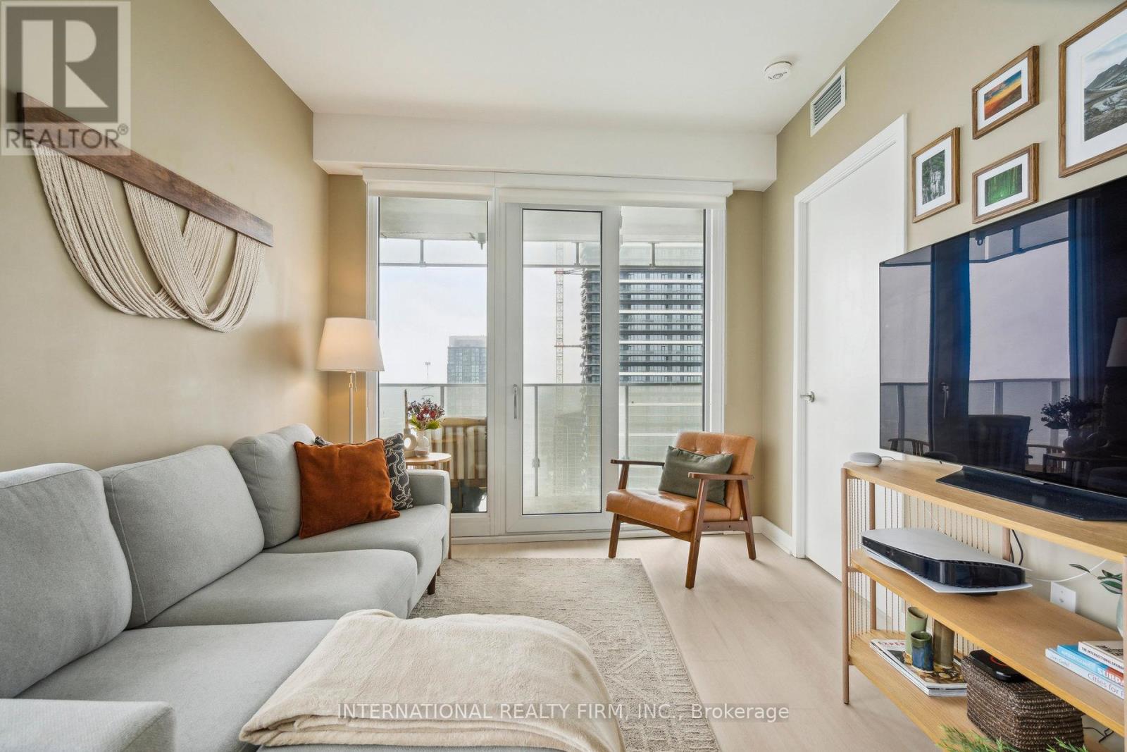 4004 - 3900 Confederation Parkway, Mississauga, Ontario  L5B 0M3 - Photo 10 - W12690172