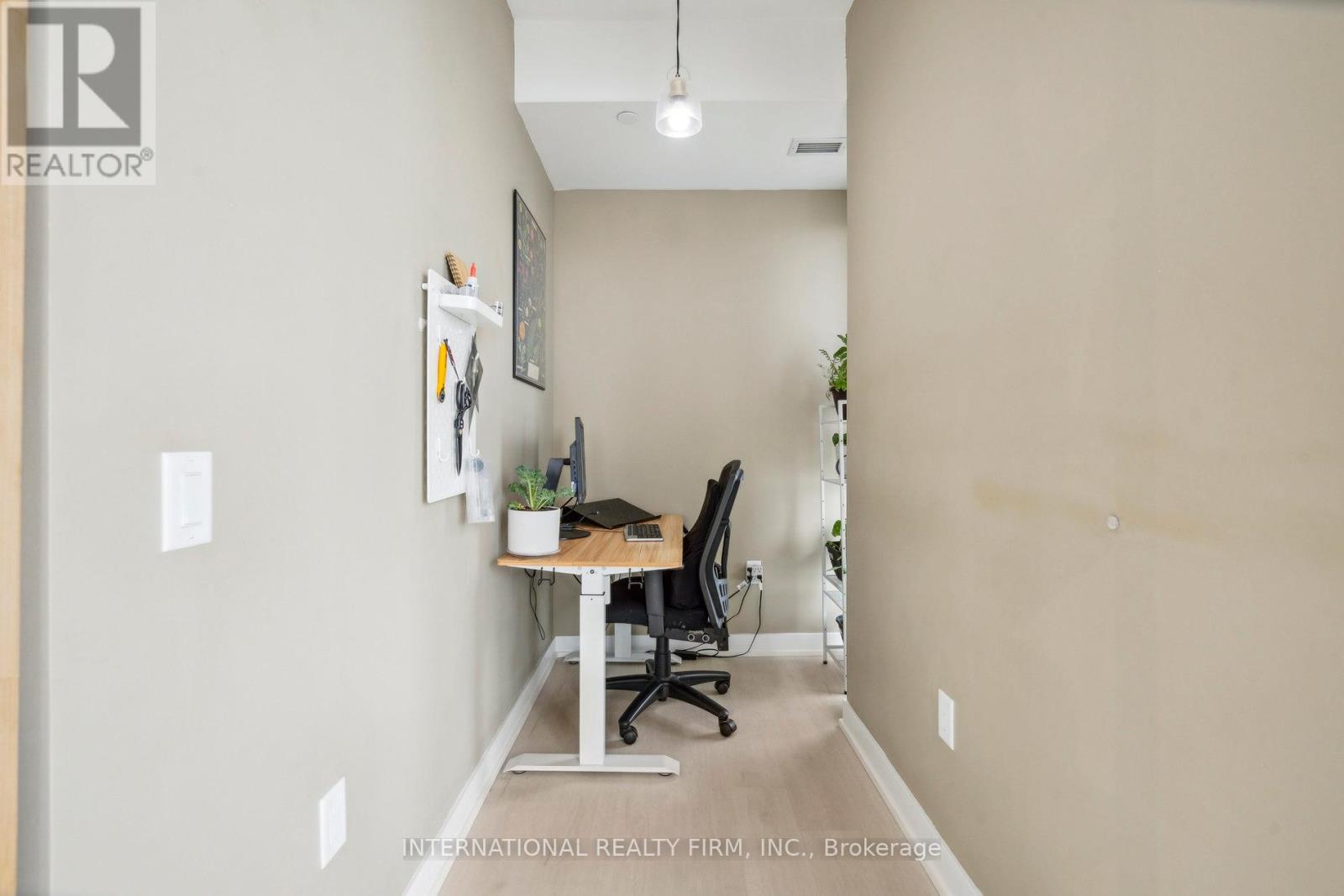 4004 - 3900 Confederation Parkway, Mississauga, Ontario  L5B 0M3 - Photo 18 - W12690172