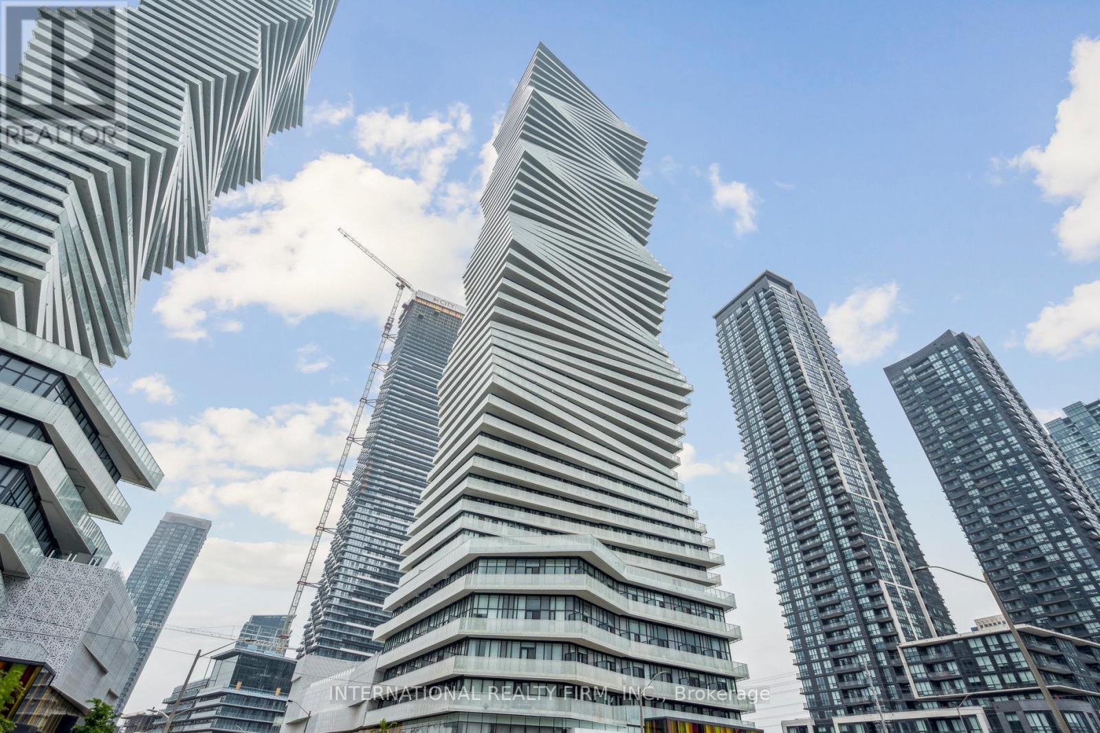 4004 - 3900 Confederation Parkway, Mississauga, Ontario  L5B 0M3 - Photo 19 - W12690172