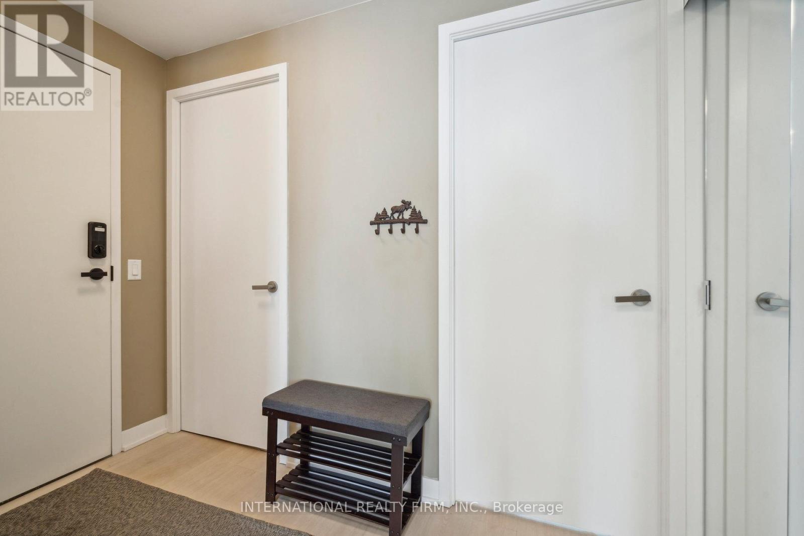 4004 - 3900 Confederation Parkway, Mississauga, Ontario  L5B 0M3 - Photo 23 - W12690172