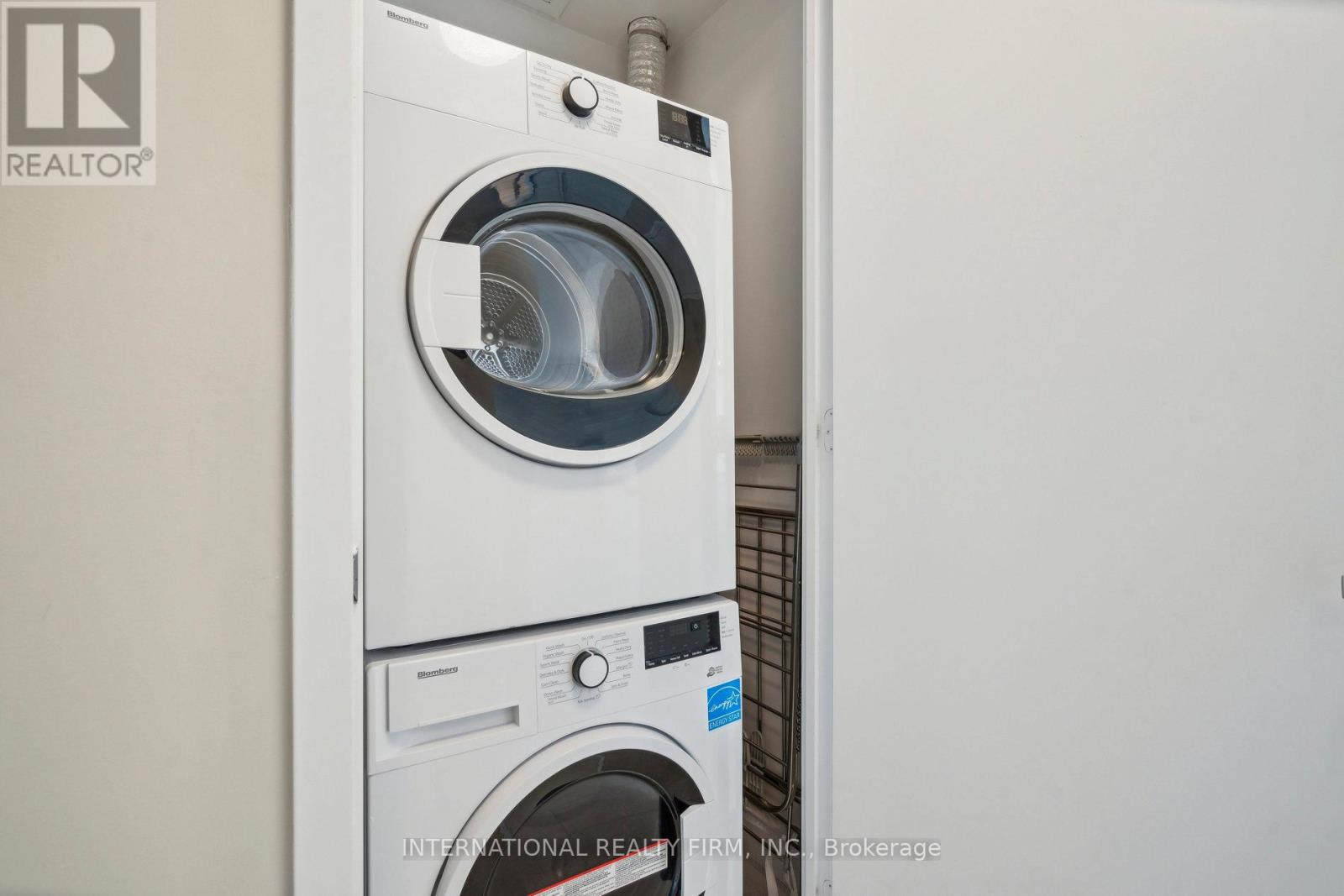 4004 - 3900 Confederation Parkway, Mississauga, Ontario  L5B 0M3 - Photo 24 - W12690172