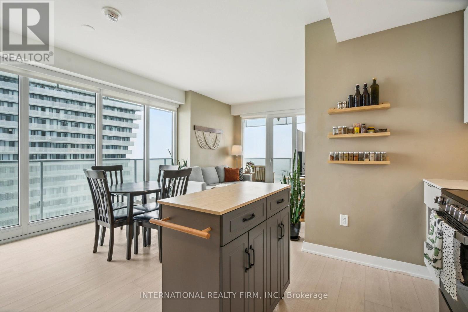 4004 - 3900 Confederation Parkway, Mississauga, Ontario  L5B 0M3 - Photo 4 - W12690172