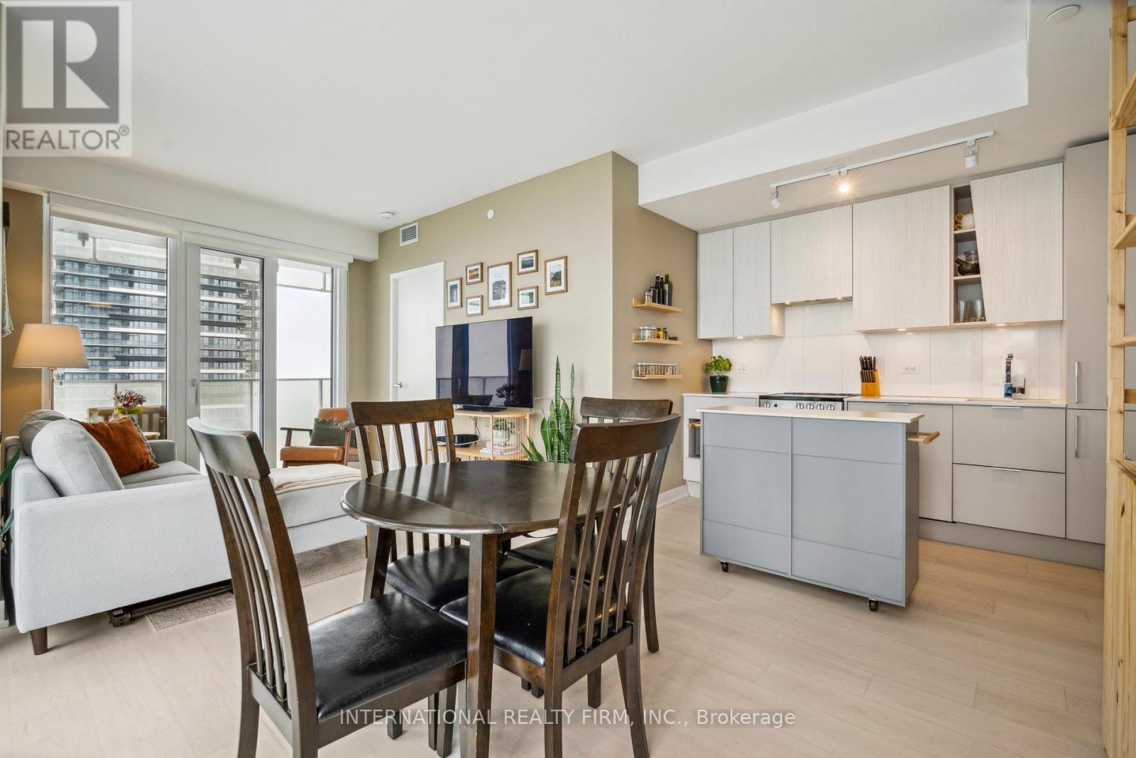 4004 - 3900 Confederation Parkway, Mississauga, Ontario  L5B 0M3 - Photo 5 - W12690172