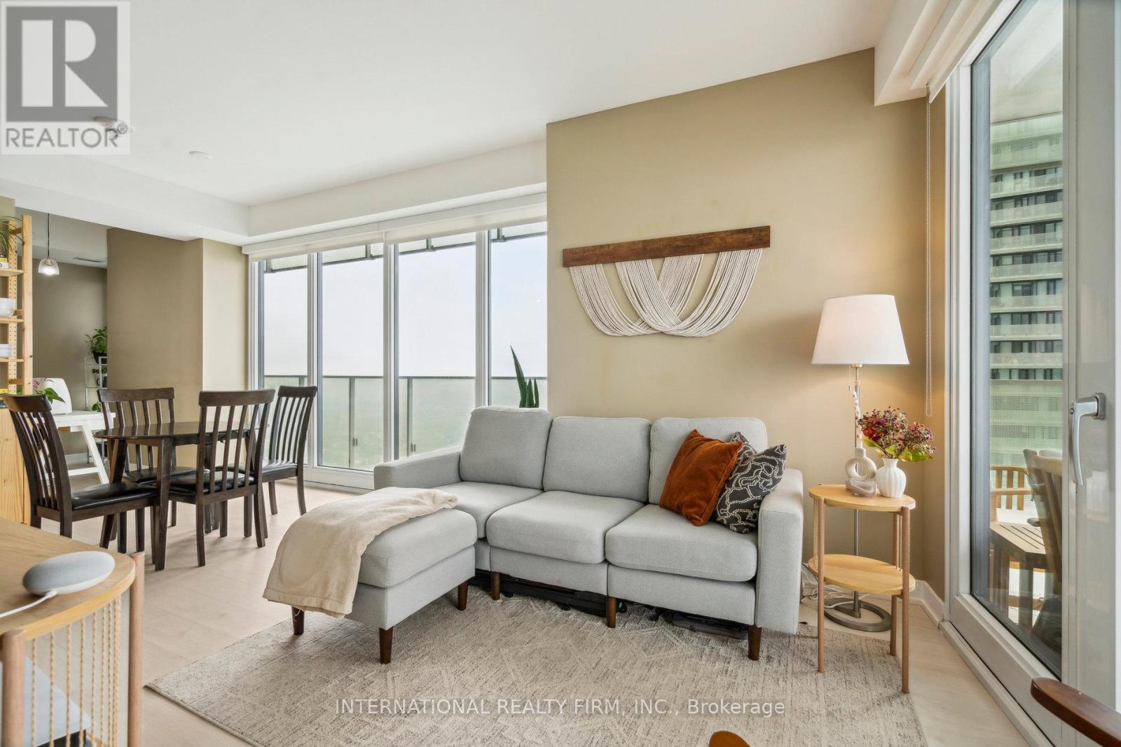 4004 - 3900 Confederation Parkway, Mississauga, Ontario  L5B 0M3 - Photo 7 - W12690172