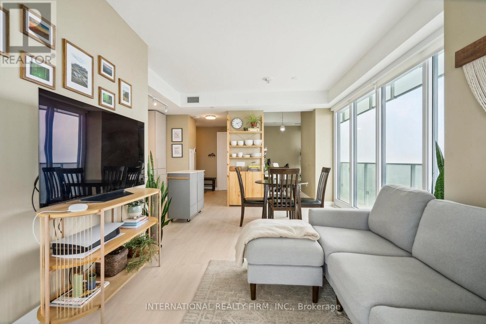 4004 - 3900 Confederation Parkway, Mississauga, Ontario  L5B 0M3 - Photo 8 - W12690172