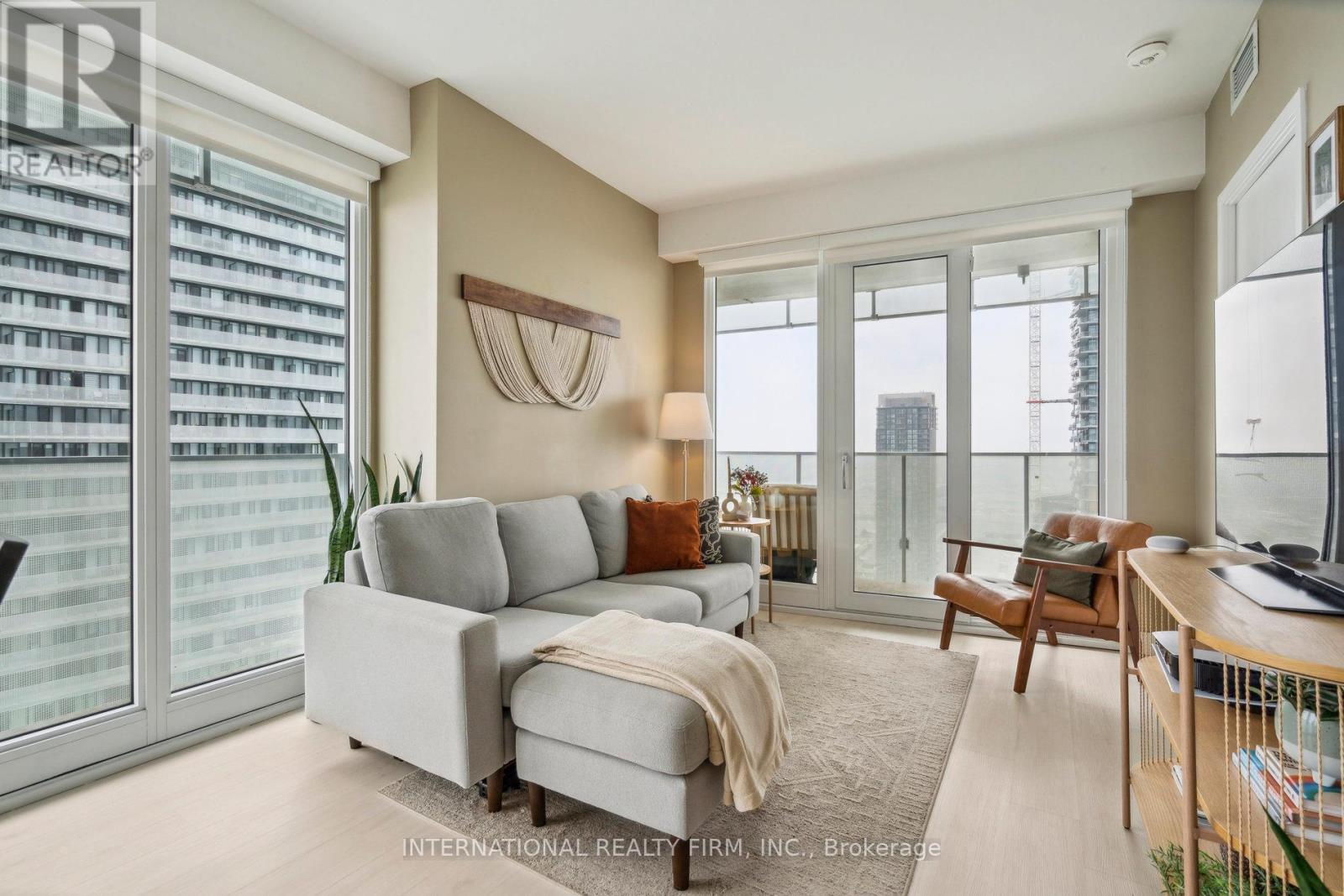 4004 - 3900 Confederation Parkway, Mississauga, Ontario  L5B 0M3 - Photo 9 - W12690172