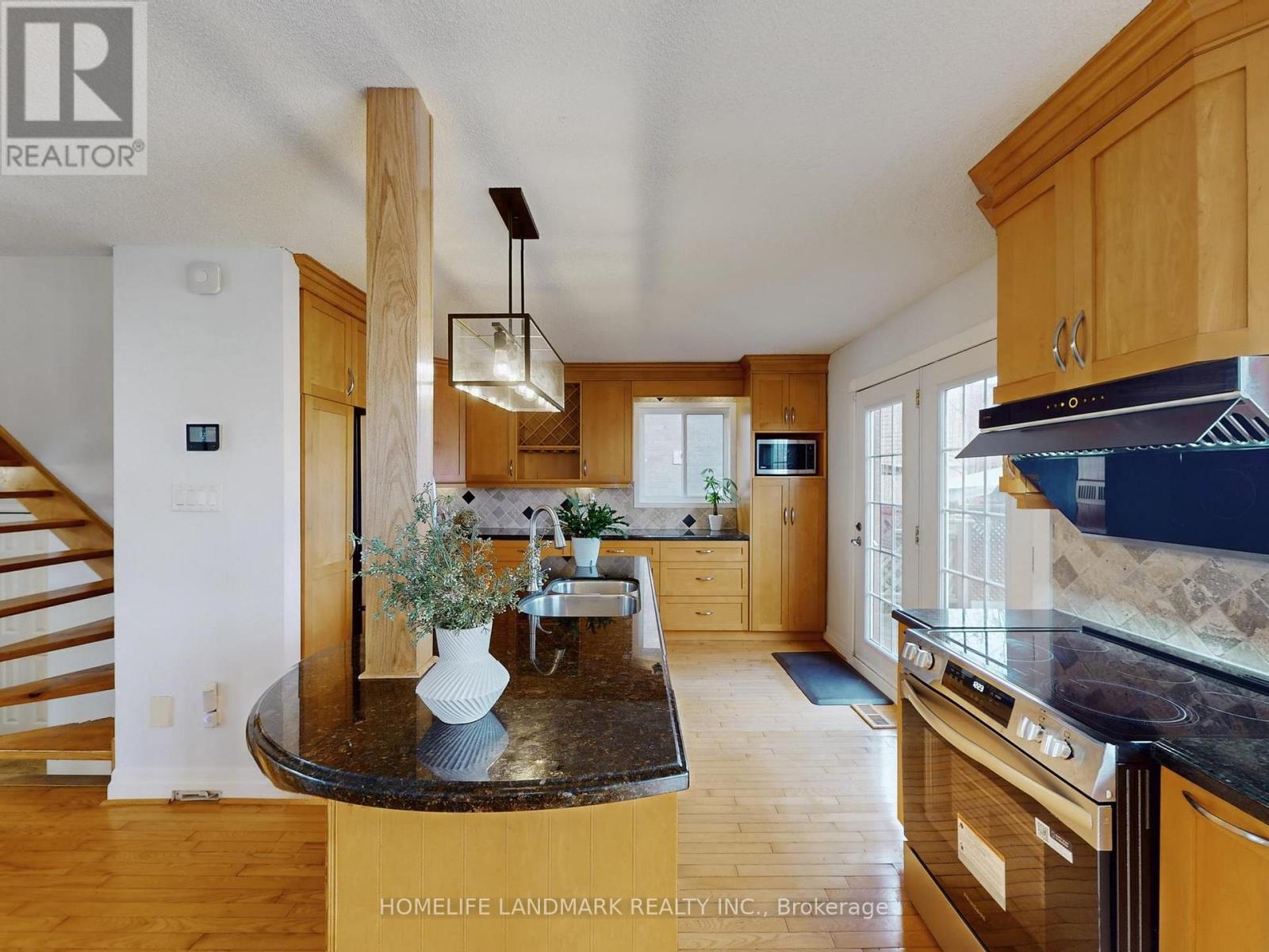 837 Apple Gate Court, Mississauga, Ontario  L5C 4L8 - Photo 12 - W12690180