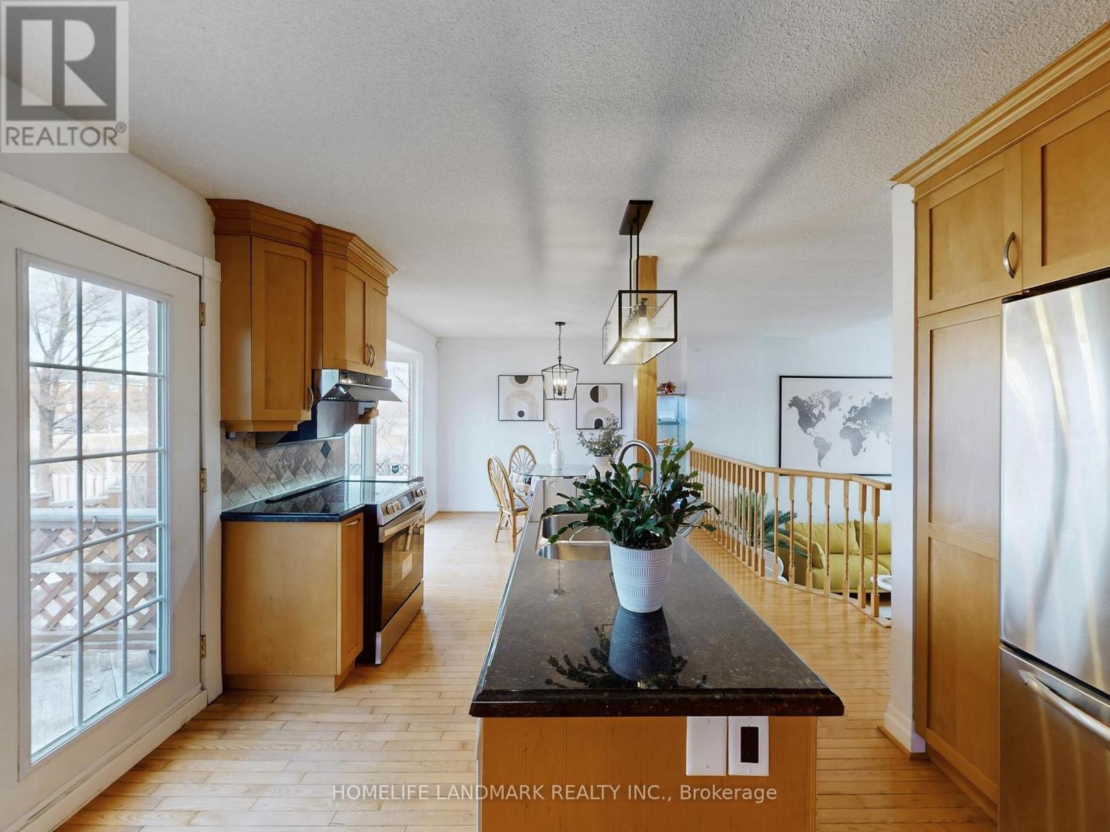 837 Apple Gate Court, Mississauga, Ontario  L5C 4L8 - Photo 13 - W12690180