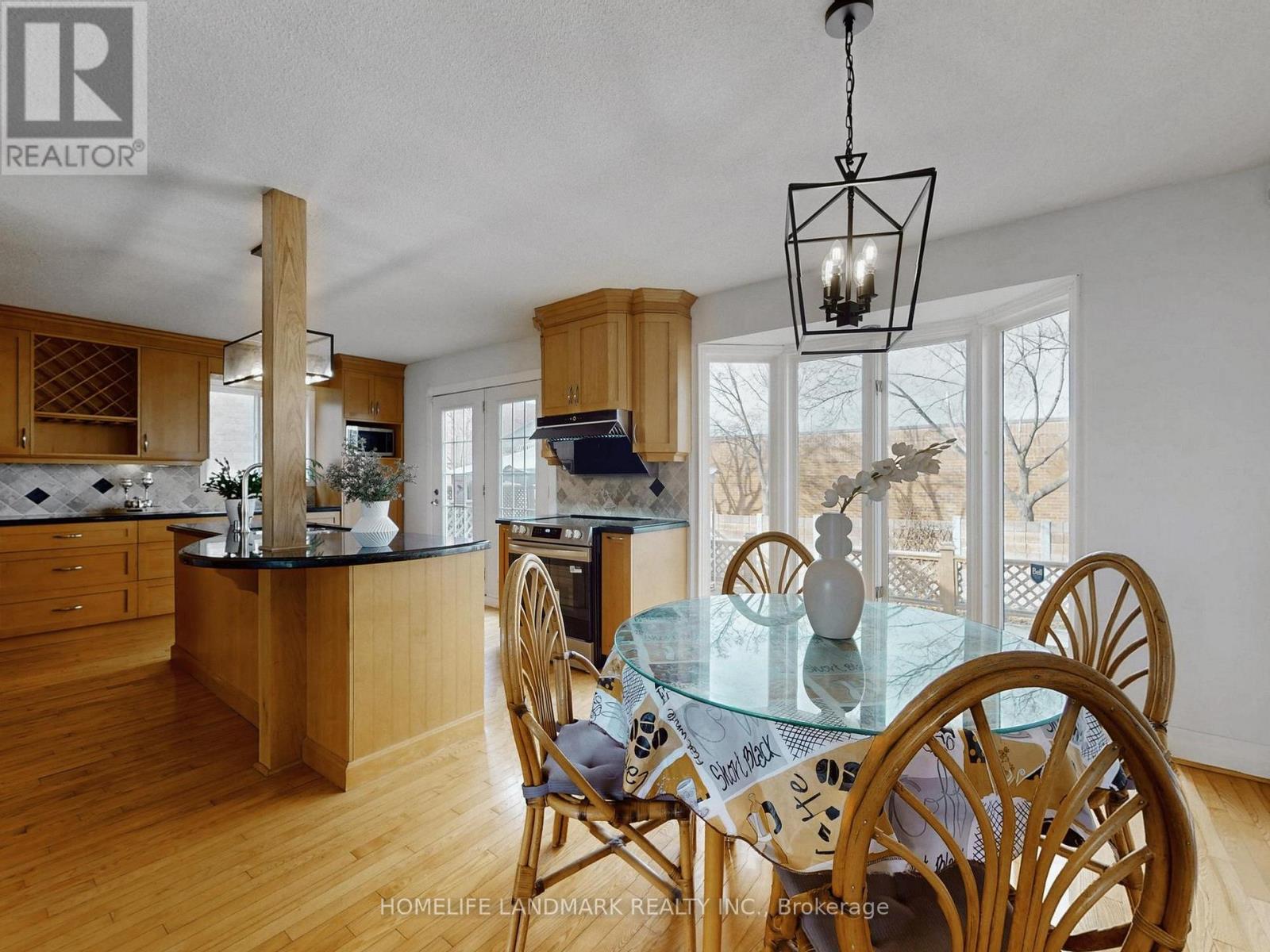 837 Apple Gate Court, Mississauga, Ontario  L5C 4L8 - Photo 18 - W12690180