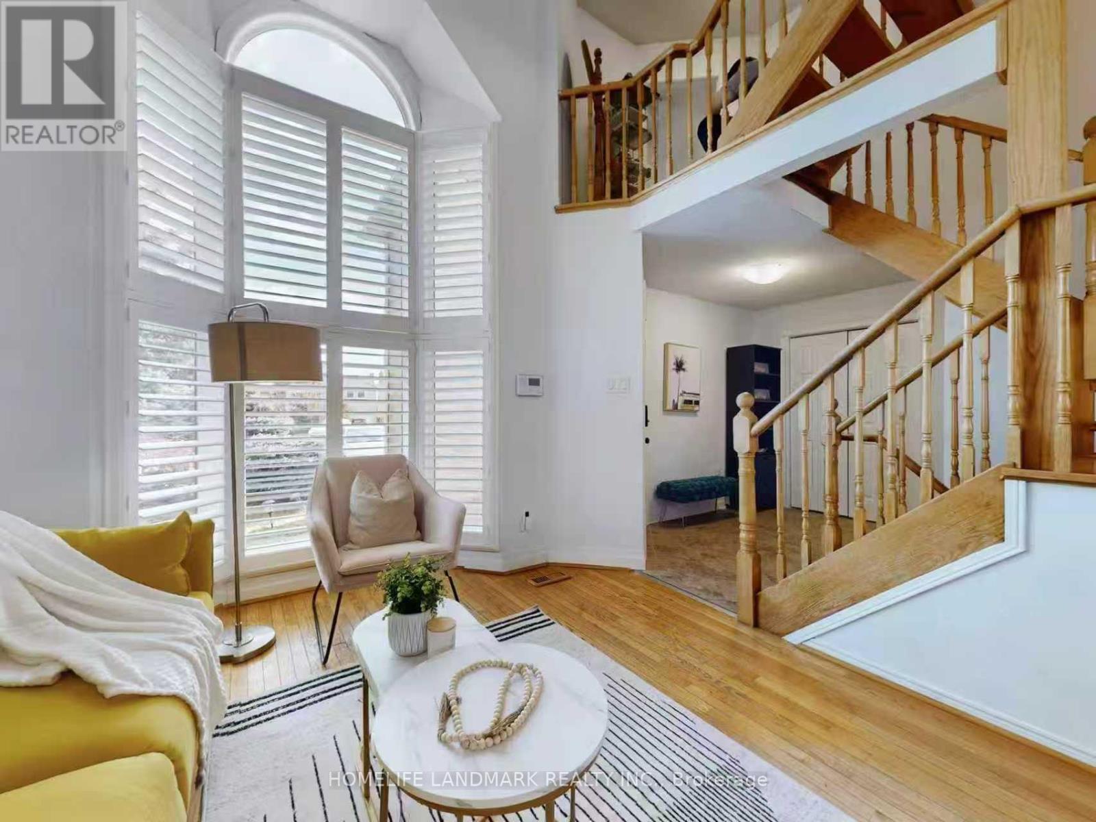 837 Apple Gate Court, Mississauga, Ontario  L5C 4L8 - Photo 3 - W12690180