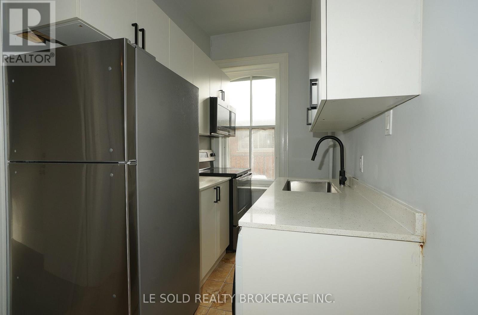 Unit 4 - 53 Mcclary Avenue, London South, Ontario  N6C 1P6 - Photo 2 - X12690162