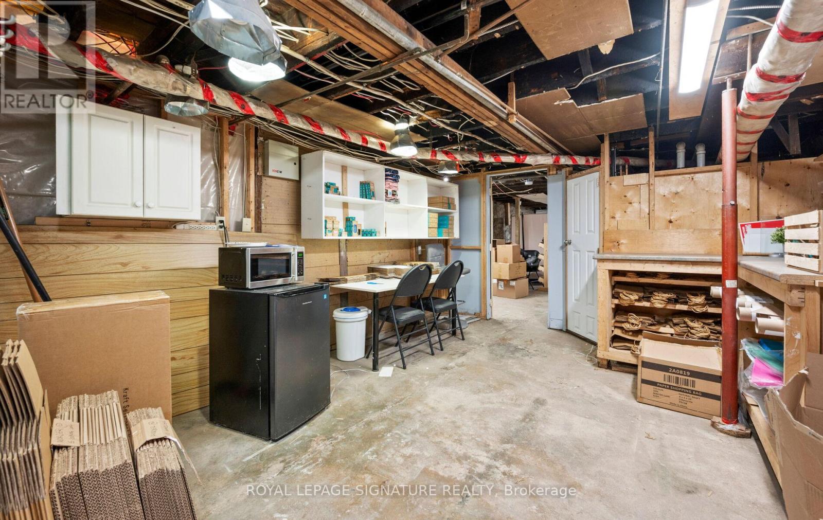 2953 Dundas Street W, Toronto, Ontario  M6P 1Z2 - Photo 11 - W12683944