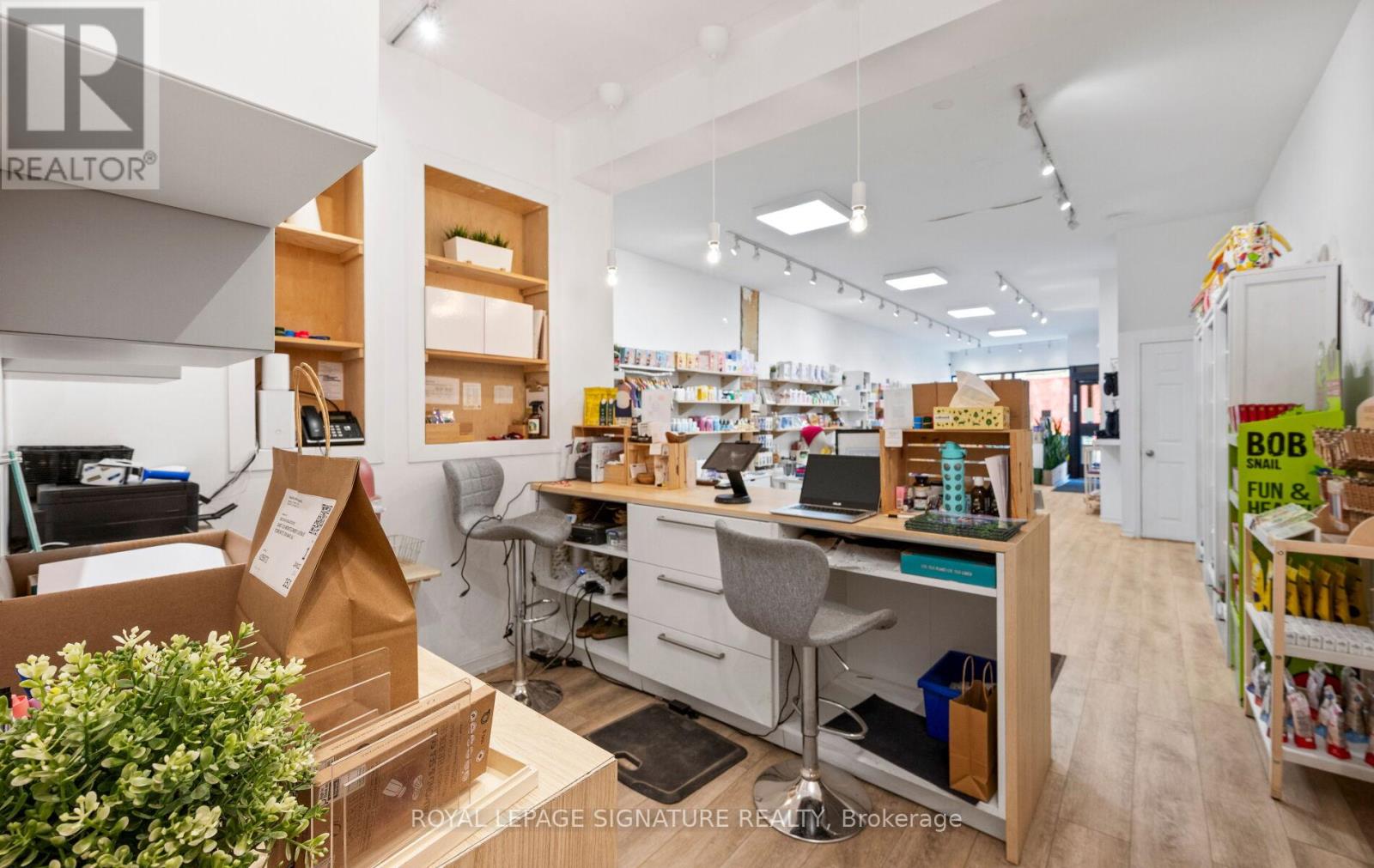 2953 Dundas Street W, Toronto, Ontario  M6P 1Z2 - Photo 9 - W12683944