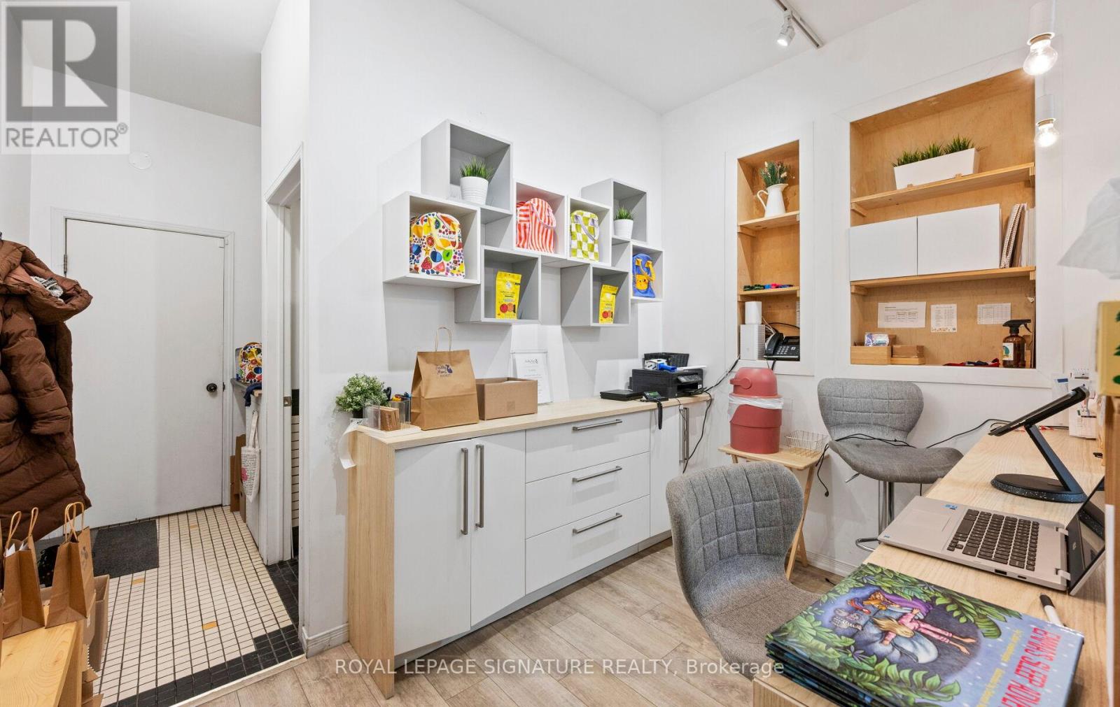 2953 Dundas Street W, Toronto, Ontario  M6P 1Z2 - Photo 8 - W12683944