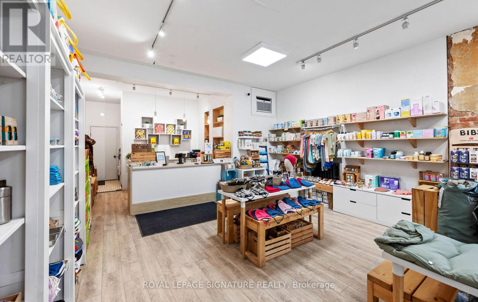 2953 Dundas Street W, Toronto, Ontario  M6P 1Z2 - Photo 7 - W12683944