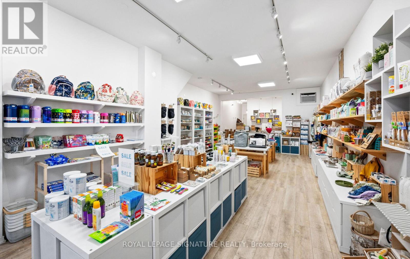 2953 Dundas Street W, Toronto, Ontario  M6P 1Z2 - Photo 4 - W12683944