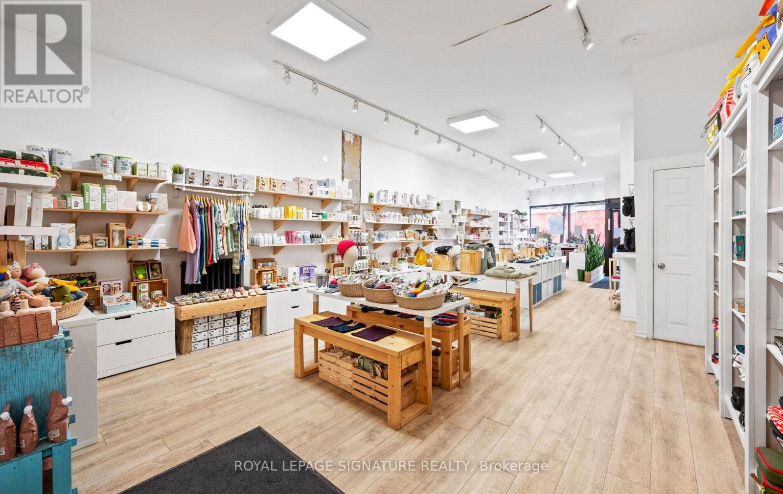 2953 Dundas Street W, Toronto, Ontario  M6P 1Z2 - Photo 3 - W12683944