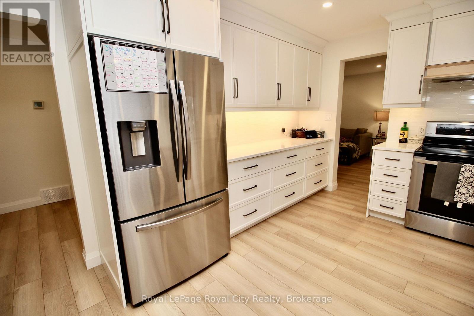 82 Gunn Avenue, Cambridge, Ontario  N3C 3J7 - Photo 11 - X12690202