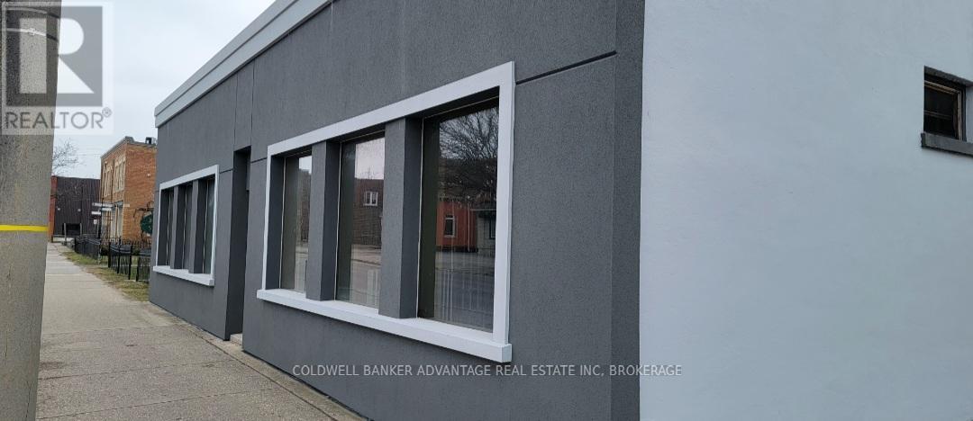 183 East Main Street, Welland, Ontario  L3B 3W7 - Photo 3 - X12690194