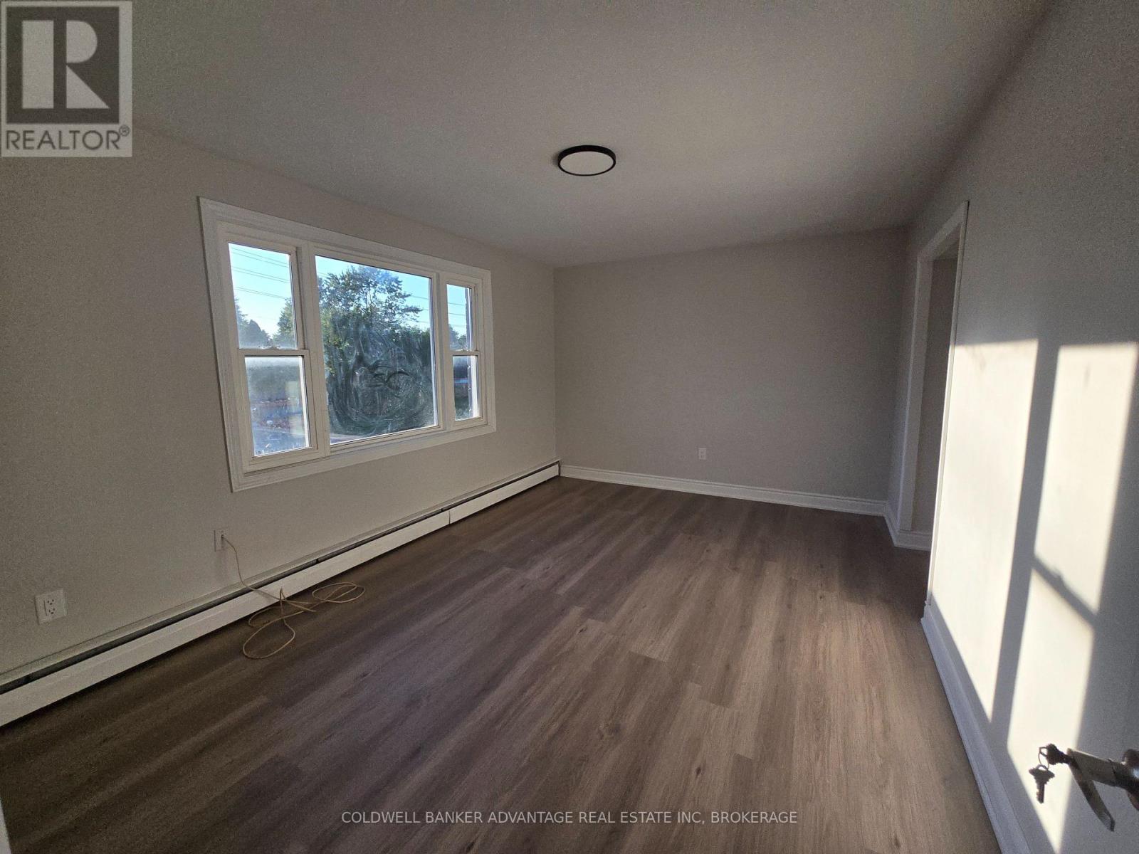 2 - 936 East Main Street, Welland, Ontario  L3B 3Y9 - Photo 3 - X12690198