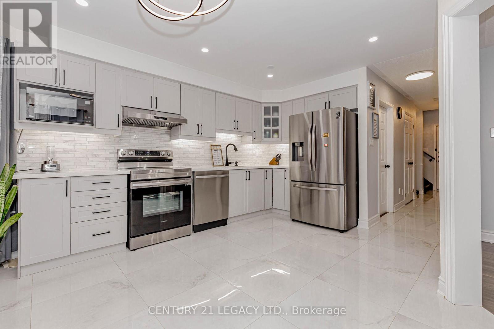 36 Valonia Drive, Brampton, Ontario  L6V 4J2 - Photo 15 - W12690058