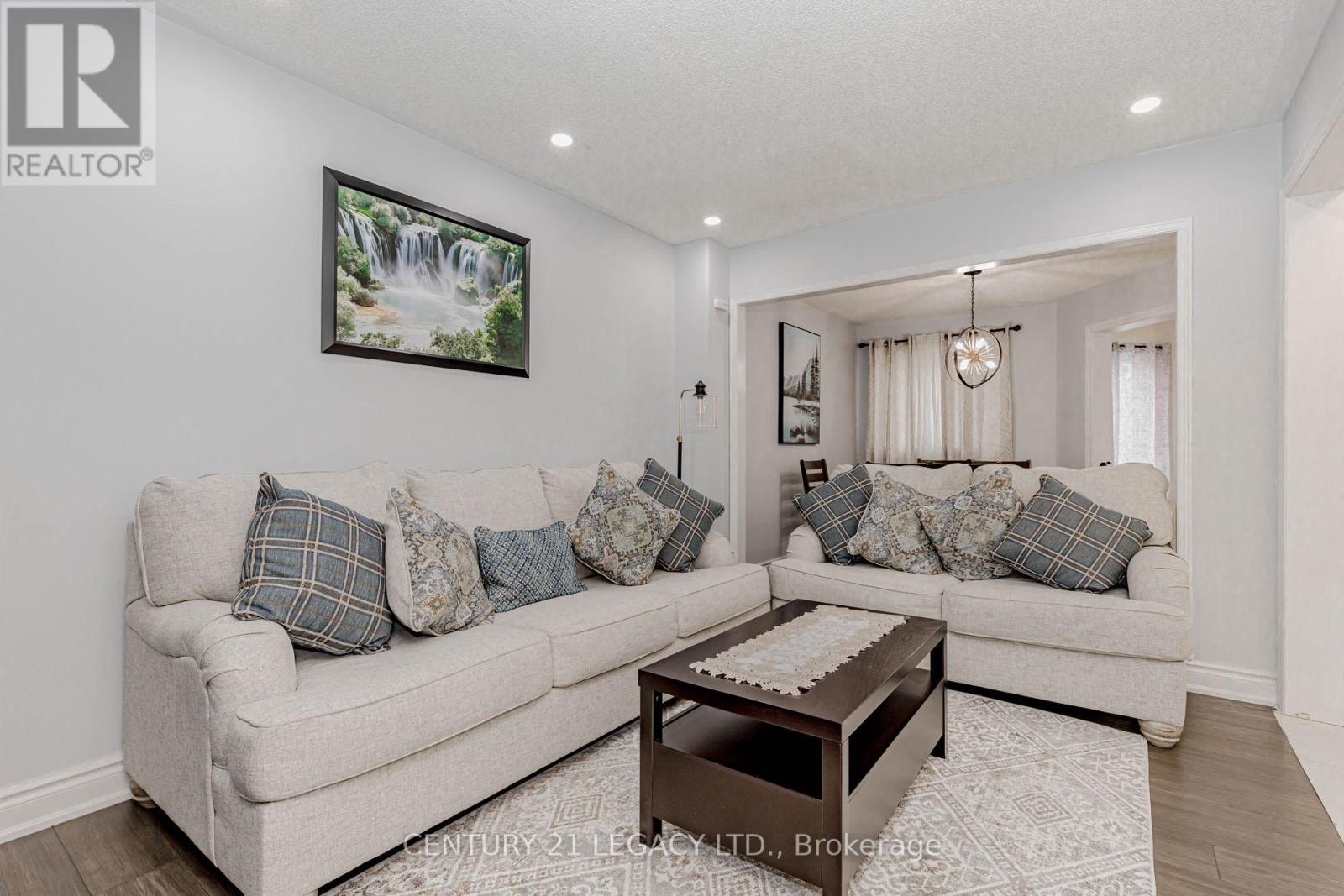 36 Valonia Drive, Brampton, Ontario  L6V 4J2 - Photo 5 - W12690058