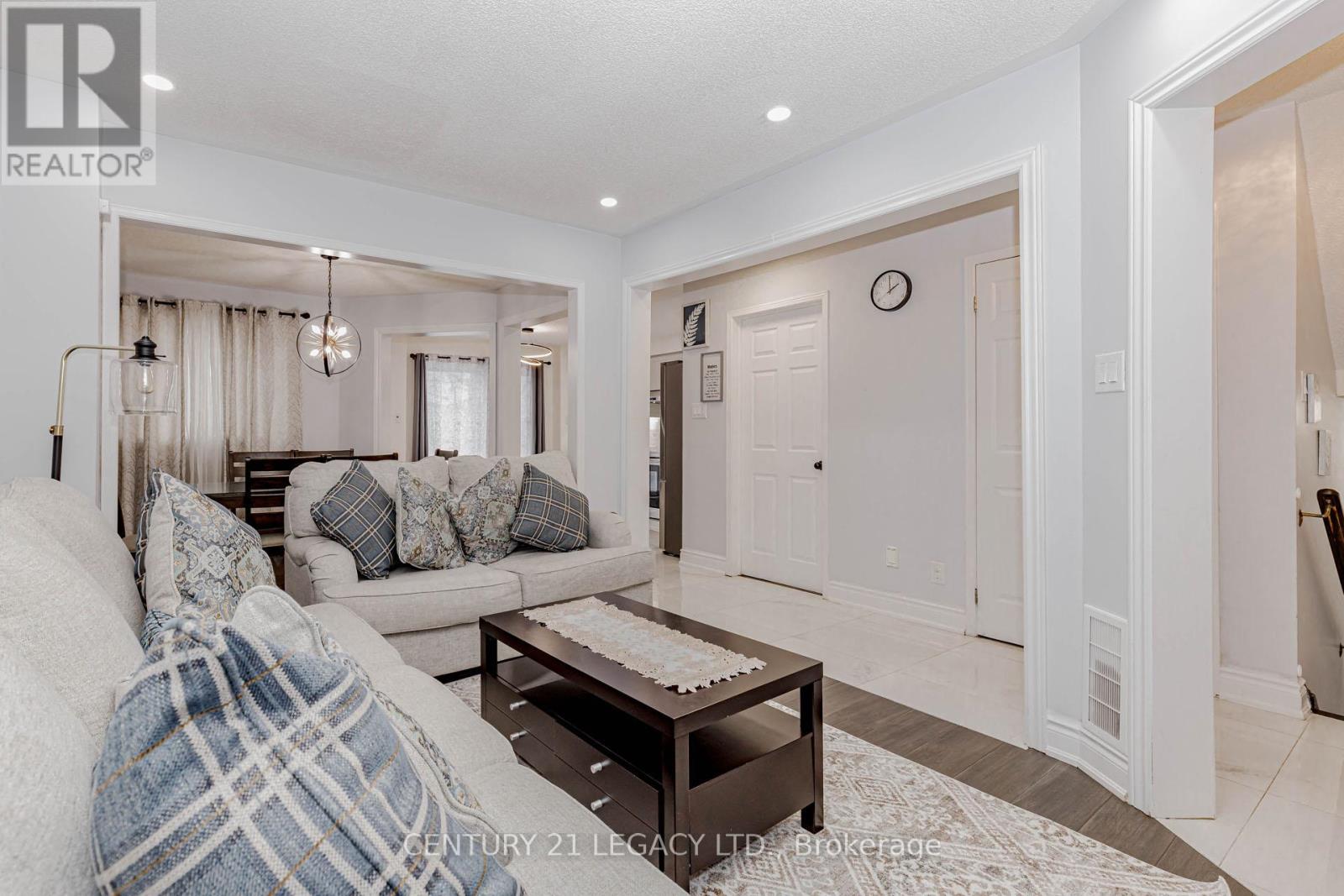 36 Valonia Drive, Brampton, Ontario  L6V 4J2 - Photo 8 - W12690058