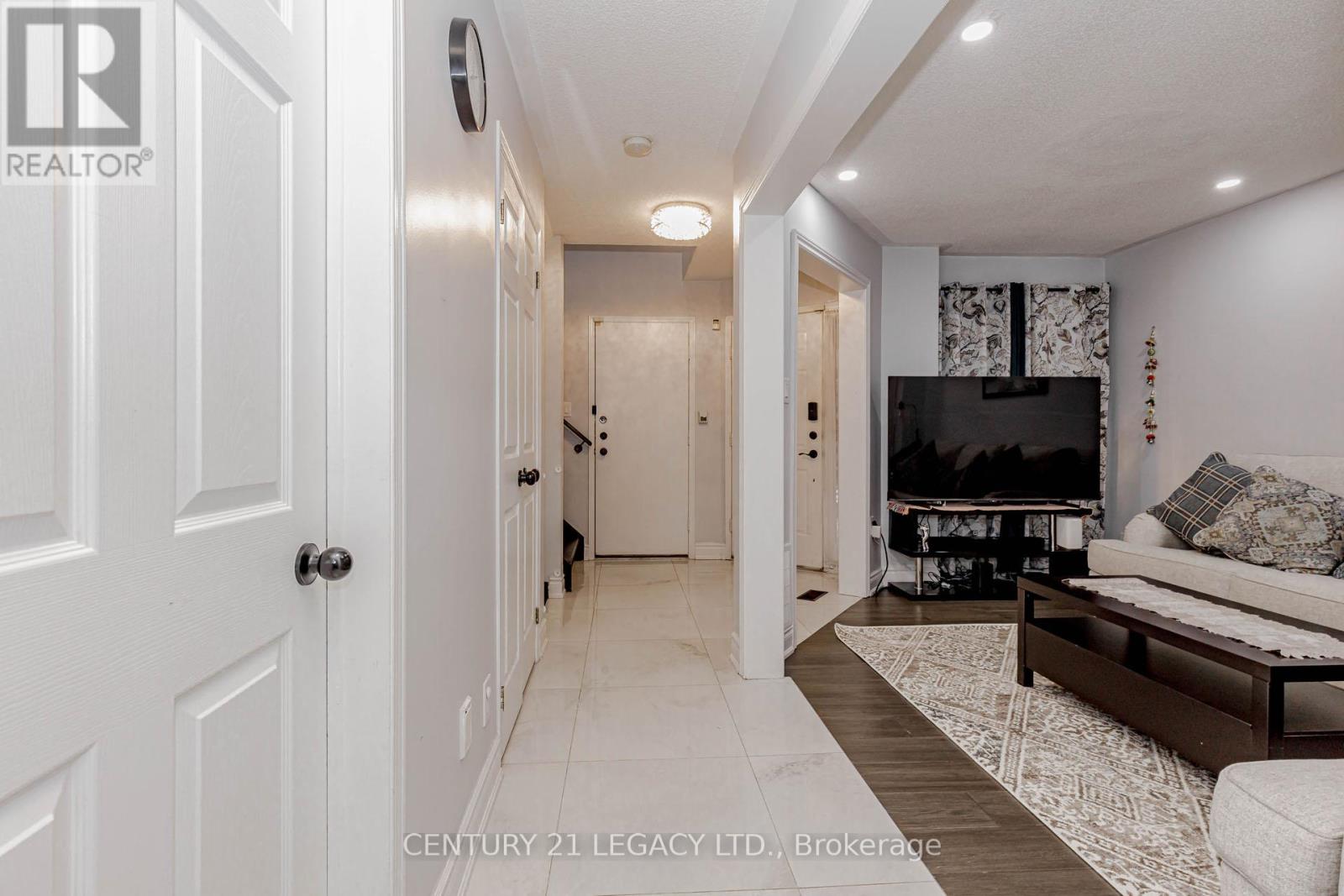 36 Valonia Drive, Brampton, Ontario  L6V 4J2 - Photo 9 - W12690058