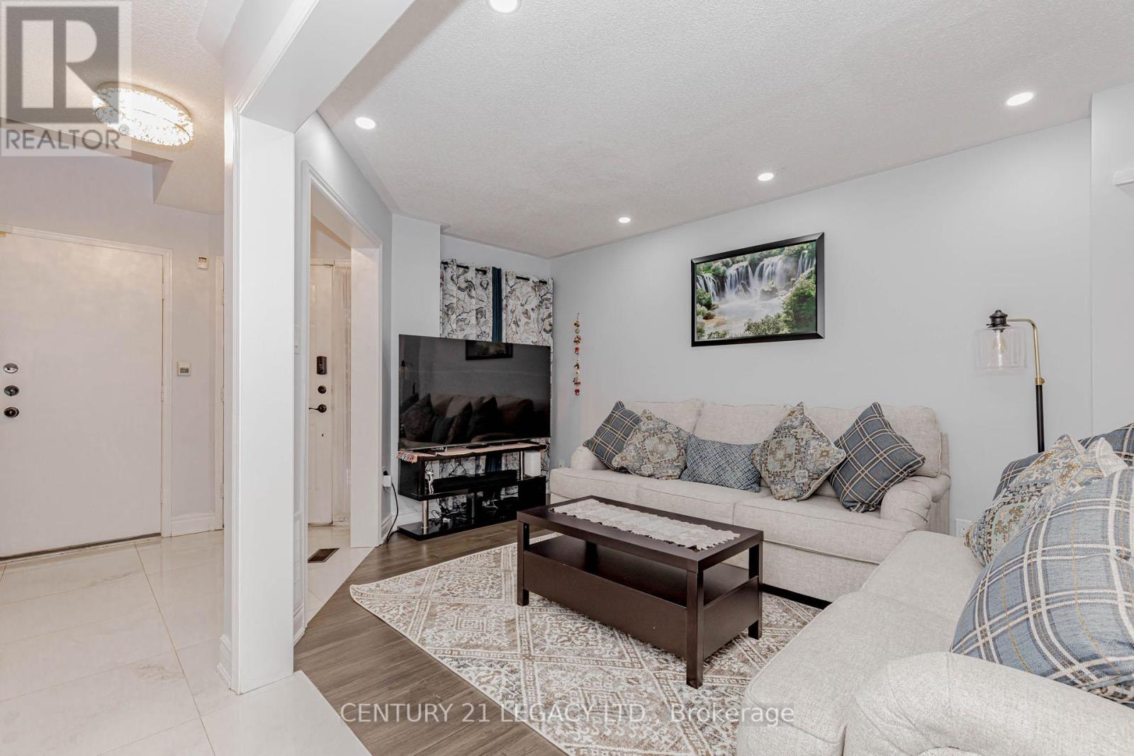 36 Valonia Drive, Brampton, Ontario  L6V 4J2 - Photo 7 - W12690058