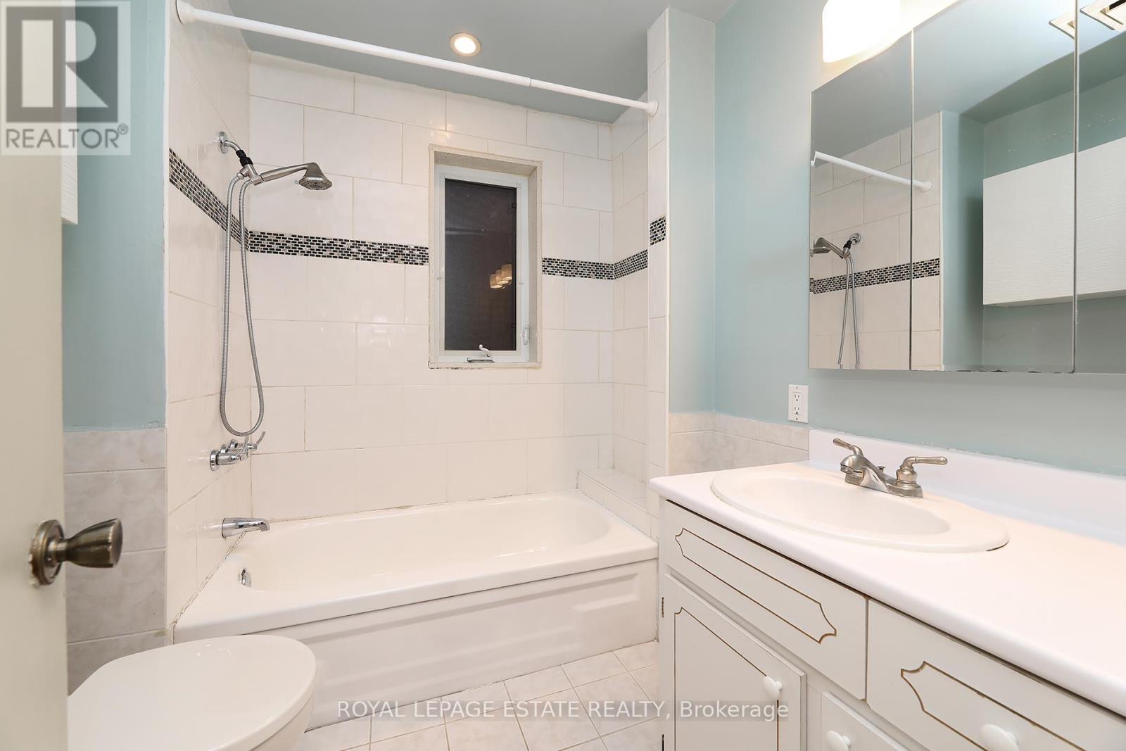 183 Waverley Road, Toronto, Ontario  M4L 3T4 - Photo 12 - E12690200