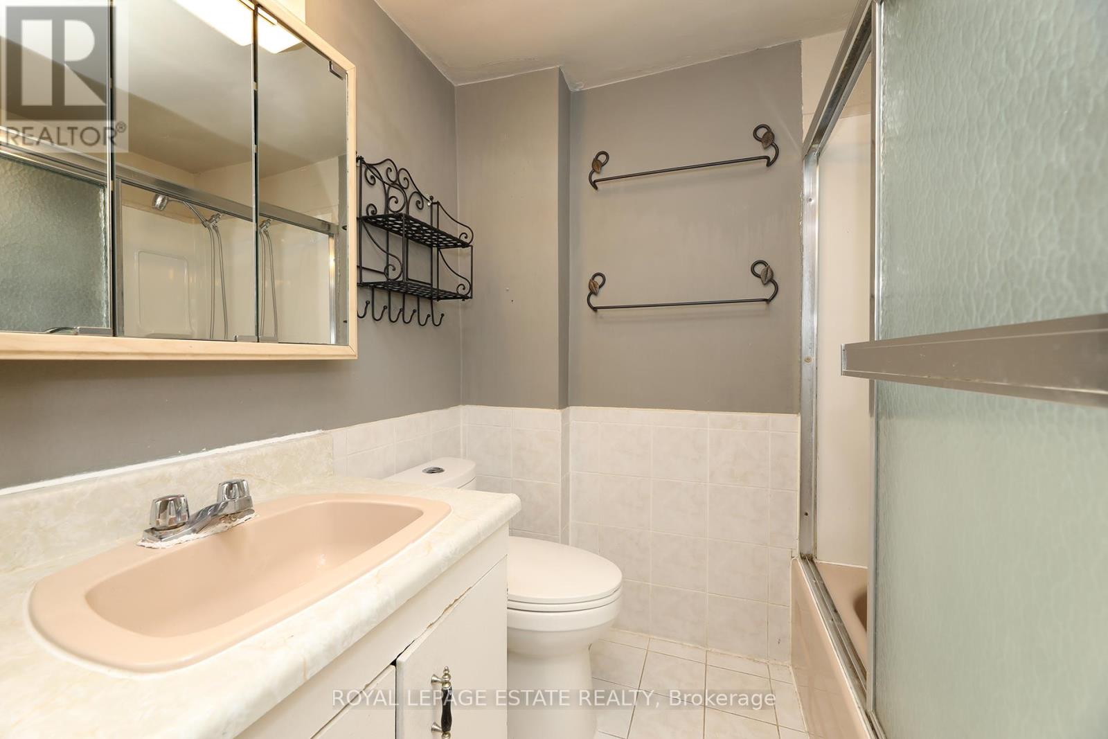 183 Waverley Road, Toronto, Ontario  M4L 3T4 - Photo 13 - E12690200