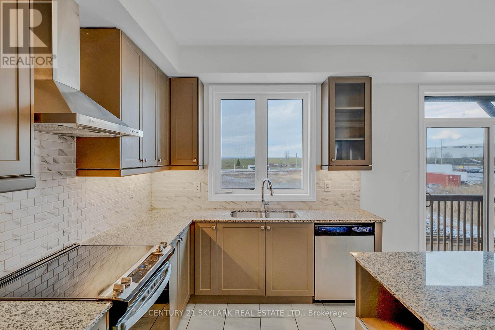 40 Douet Lane, Ajax, Ontario  L1Z 0V4 - Photo 9 - E12690206