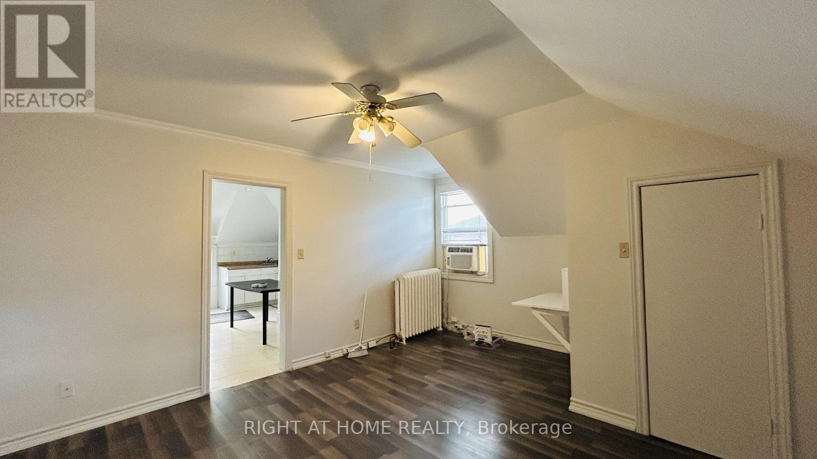 3 - 60 Long Branch Avenue, Toronto, Ontario  M8W 3J2 - Photo 3 - W12655044