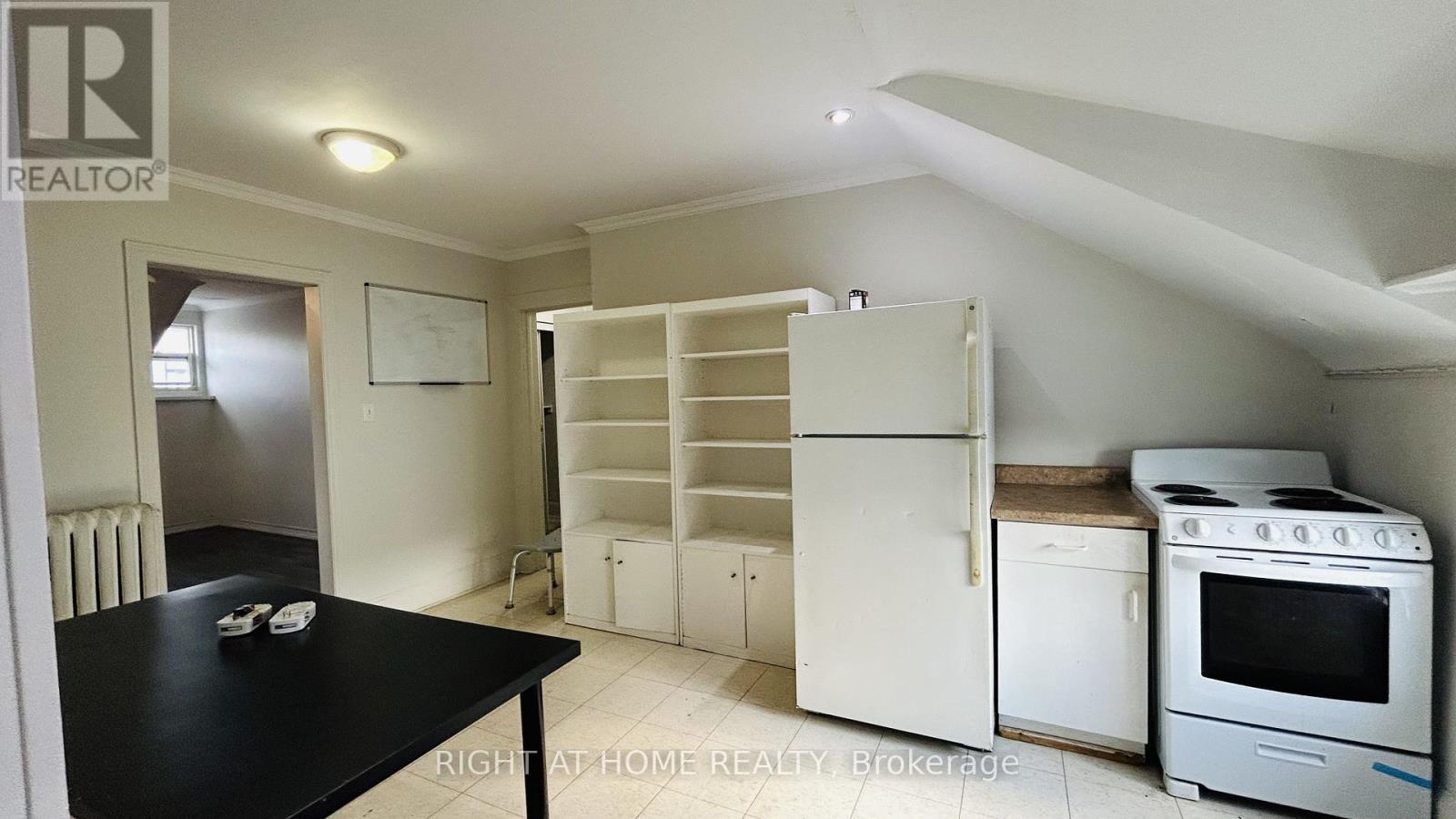 3 - 60 Long Branch Avenue, Toronto, Ontario  M8W 3J2 - Photo 5 - W12655044