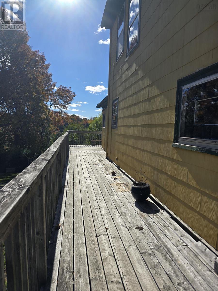 63 Elm Street, Bridgewater, Nova Scotia  B4V 2V5 - Photo 10 - 202512438