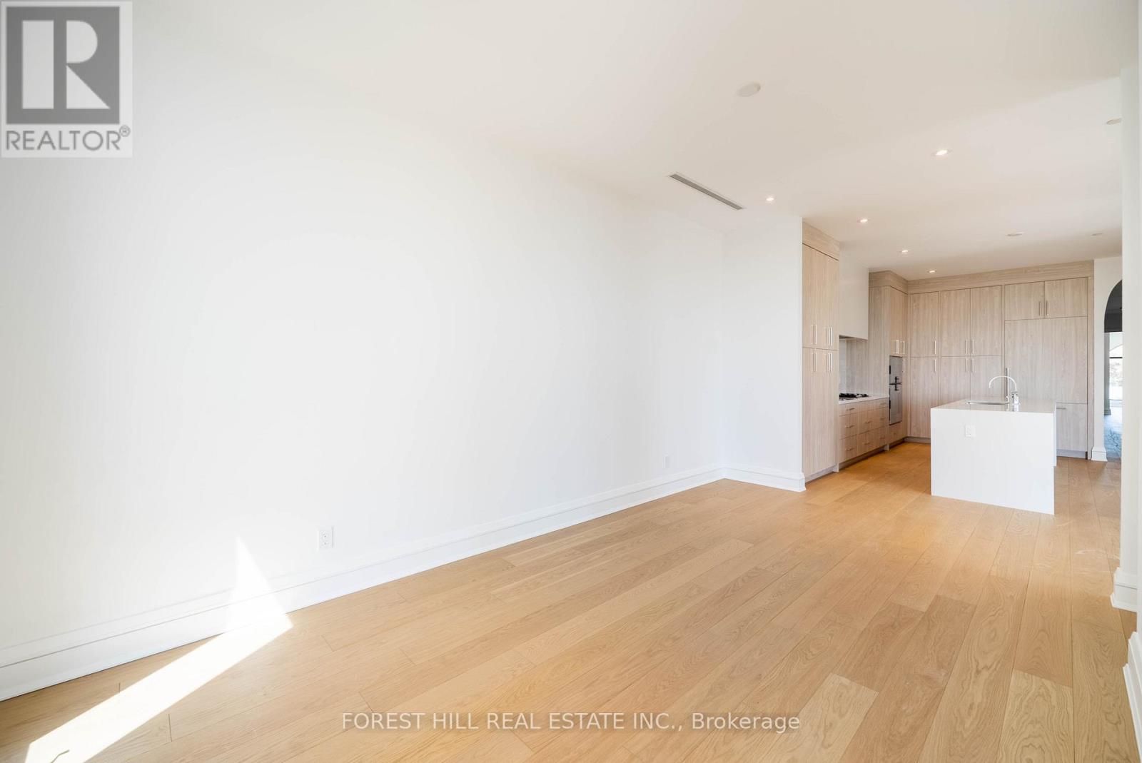 6A - 2010 BATHURST STREET Toronto (Humewood-Cedarvale), ON M5P 0A8