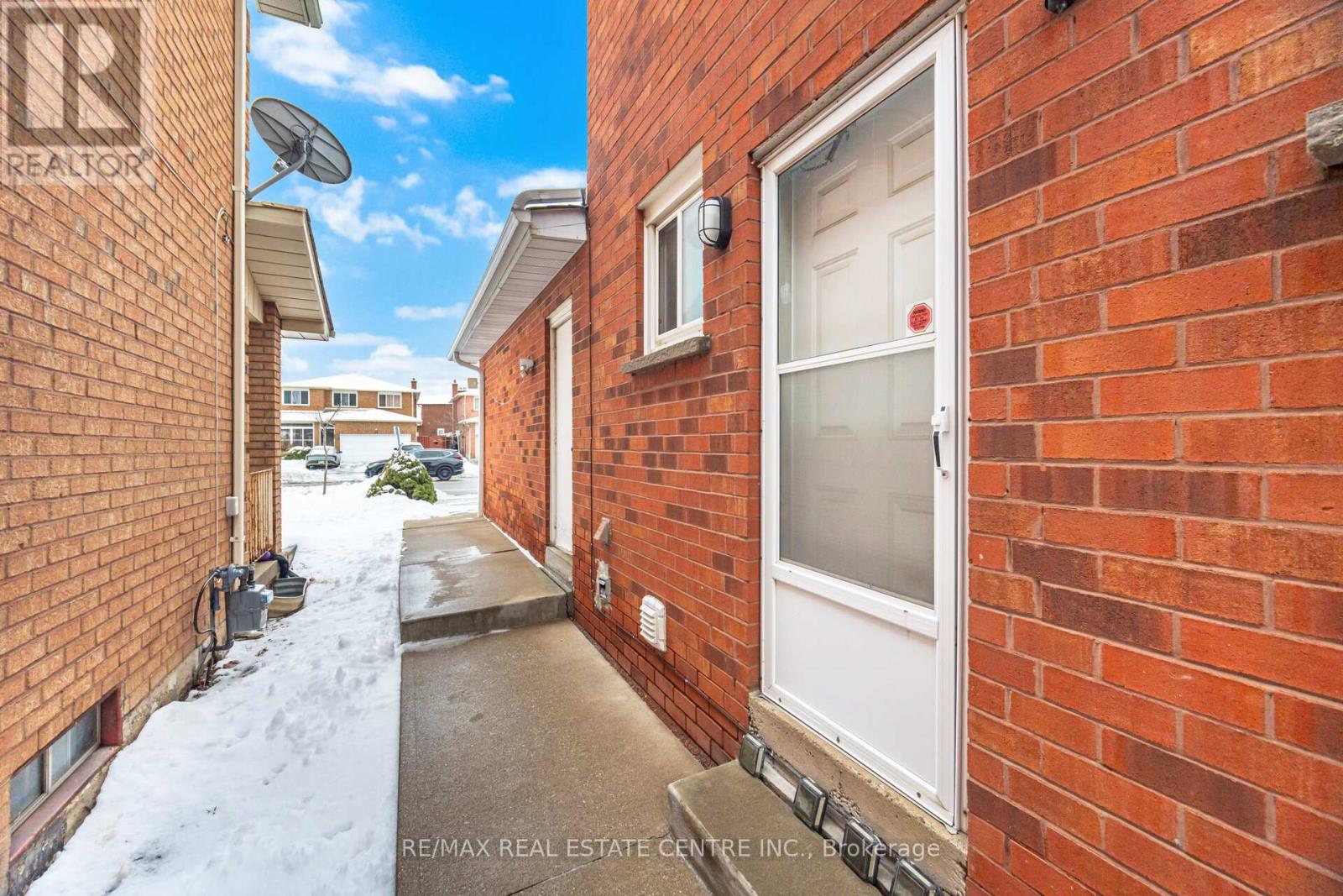 61 Sunforest Drive, Brampton, Ontario  L6Z 2W7 - Photo 39 - W12687684