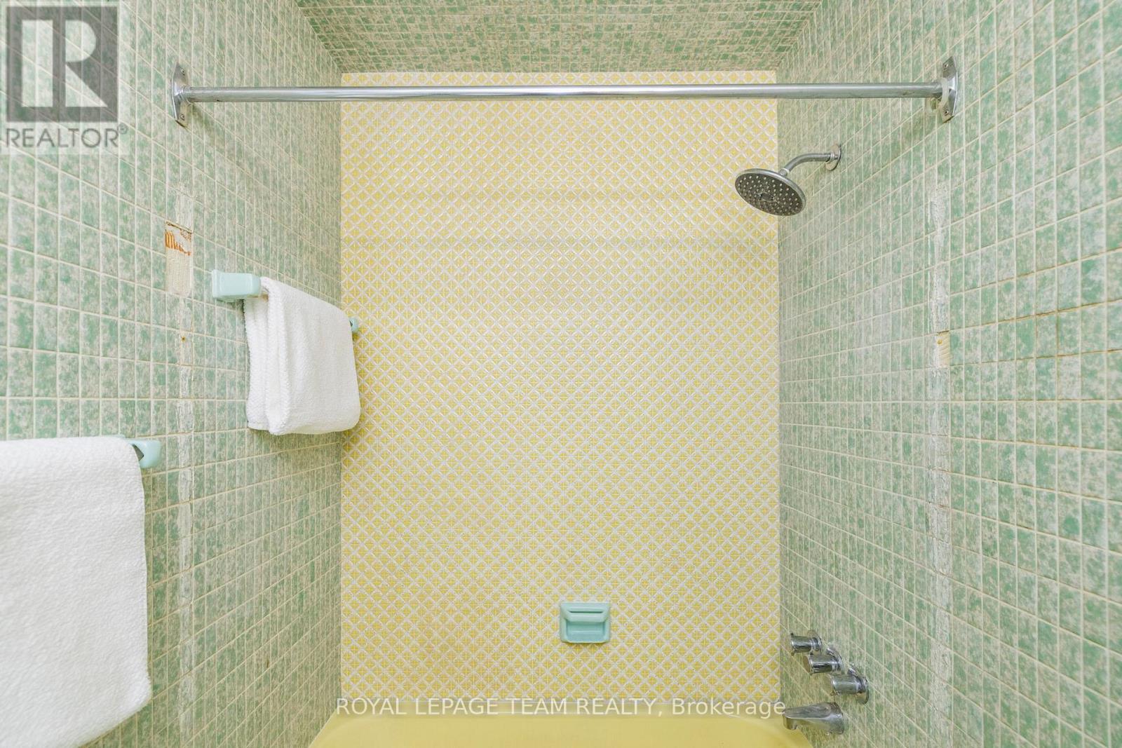 2358 Malone Crescent, Ottawa, Ontario  K2C 1L5 - Photo 32 - X12690288