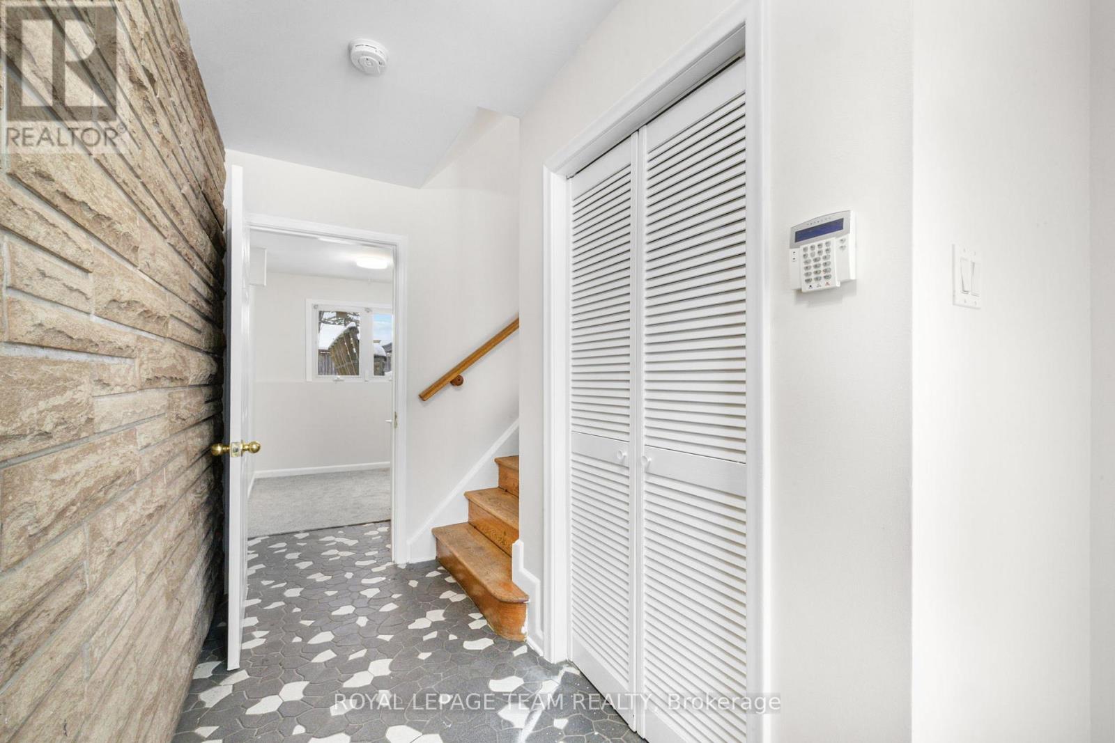 2358 Malone Crescent, Ottawa, Ontario  K2C 1L5 - Photo 7 - X12690288