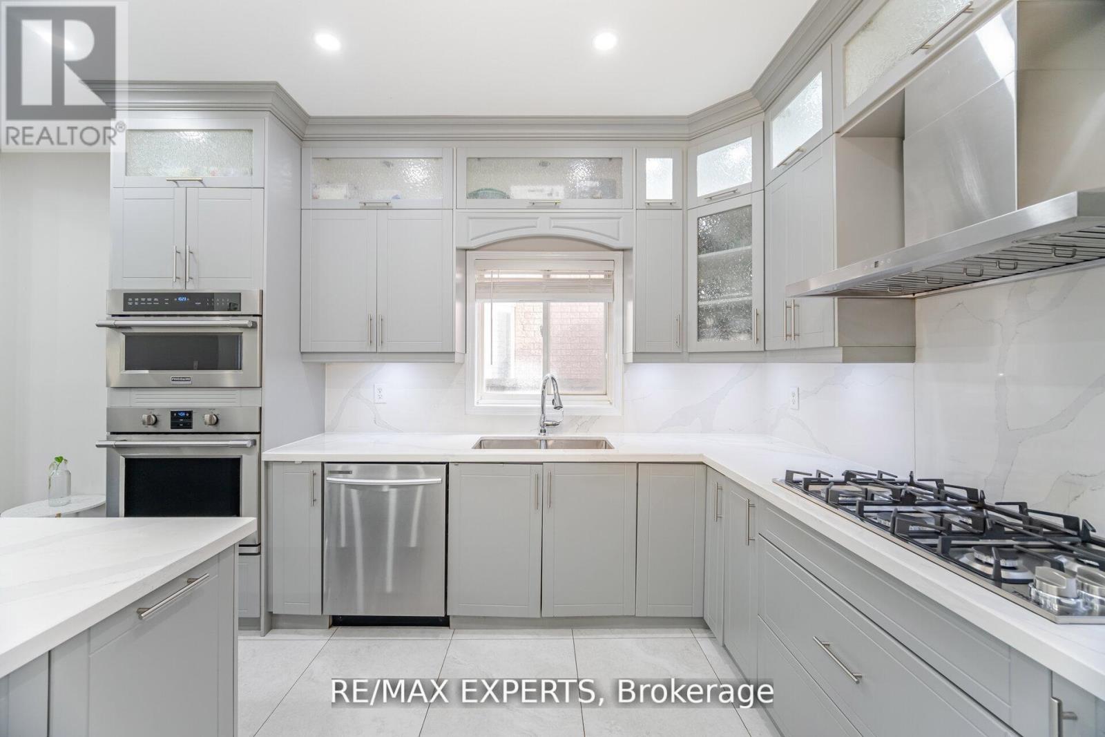 39 Robertson Davies Drive, Brampton, Ontario  L7A 1K3 - Photo 14 - W12680390