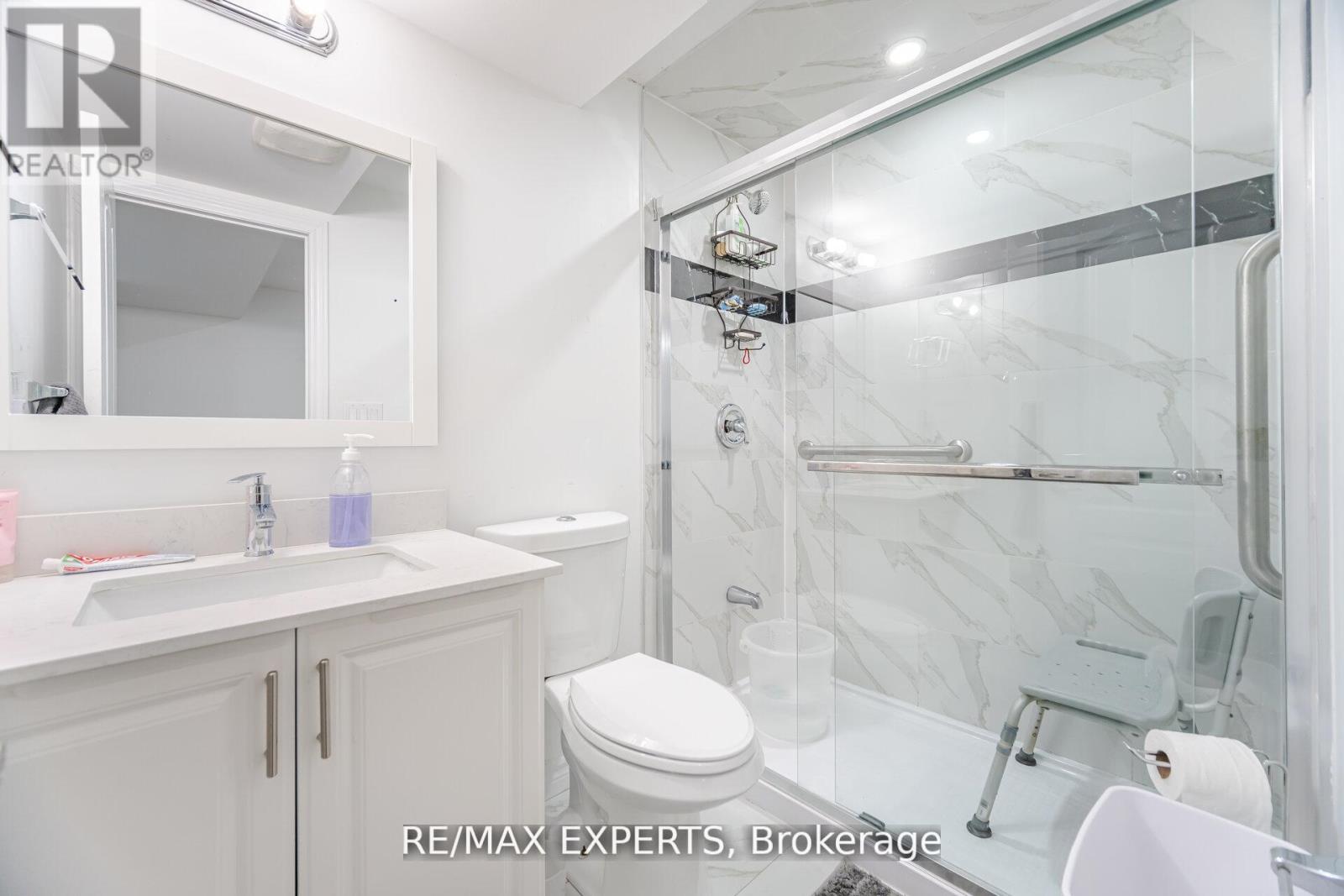 39 Robertson Davies Drive, Brampton, Ontario  L7A 1K3 - Photo 42 - W12680390