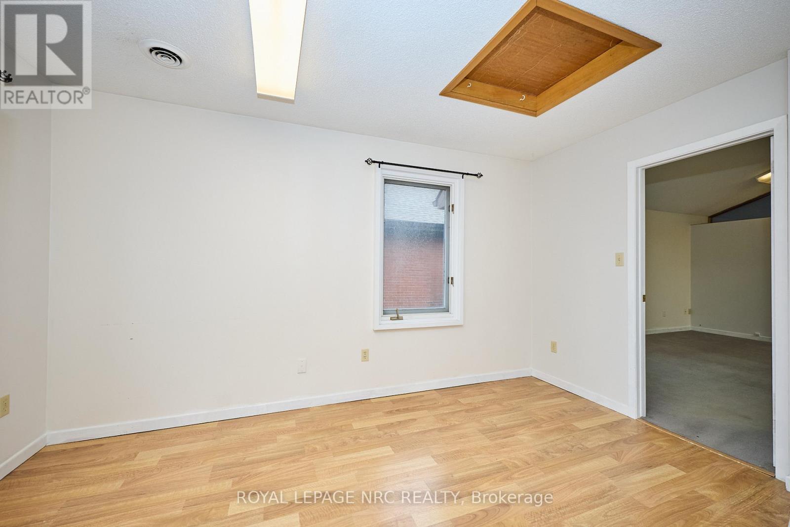 8 Clark Street, St. Catharines, Ontario  L2R 5G2 - Photo 24 - X12690266