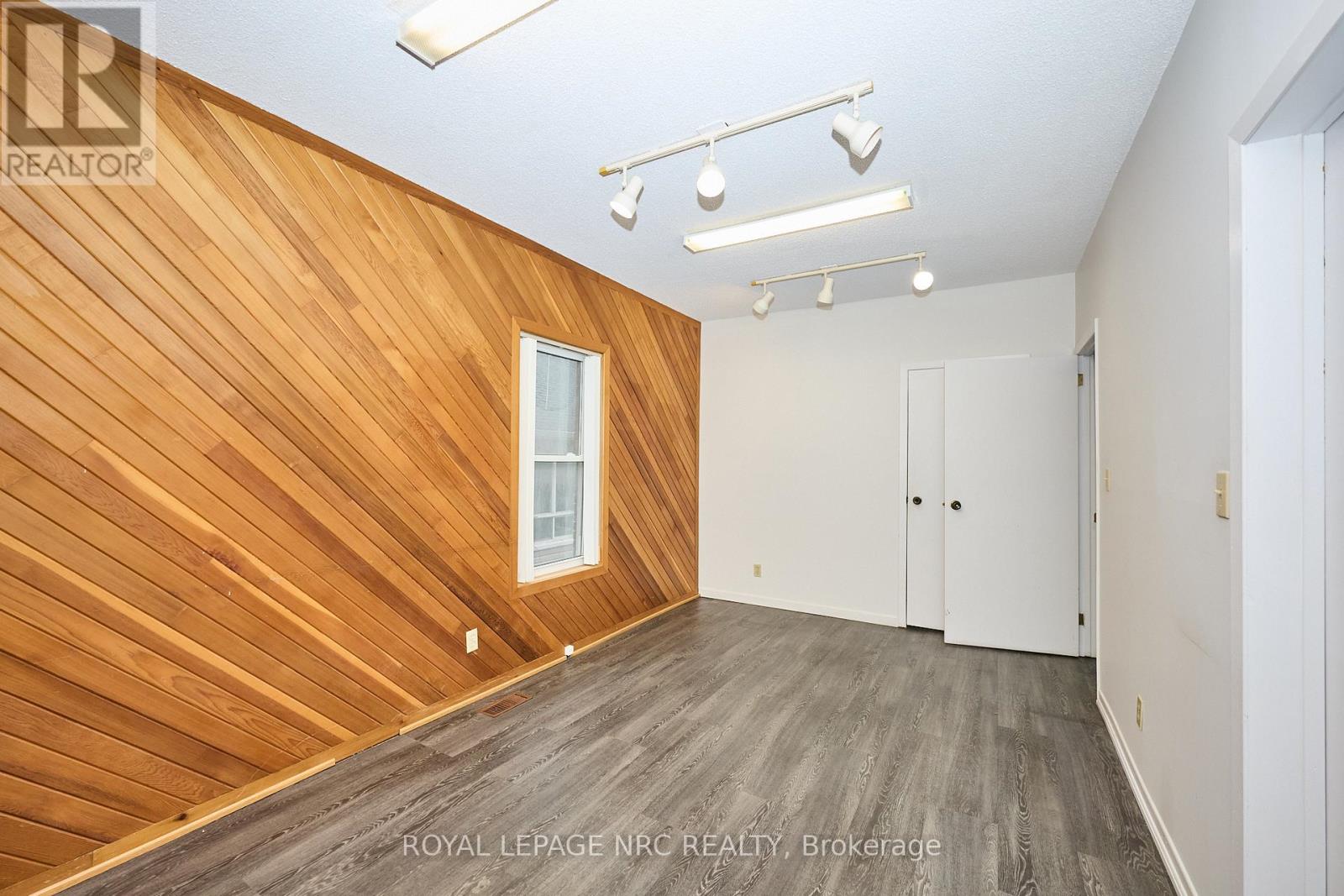 8 Clark Street, St. Catharines, Ontario  L2R 5G2 - Photo 7 - X12690266