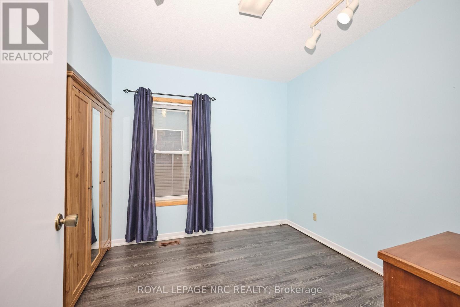 8 Clark Street, St. Catharines, Ontario  L2R 5G2 - Photo 16 - X12690272