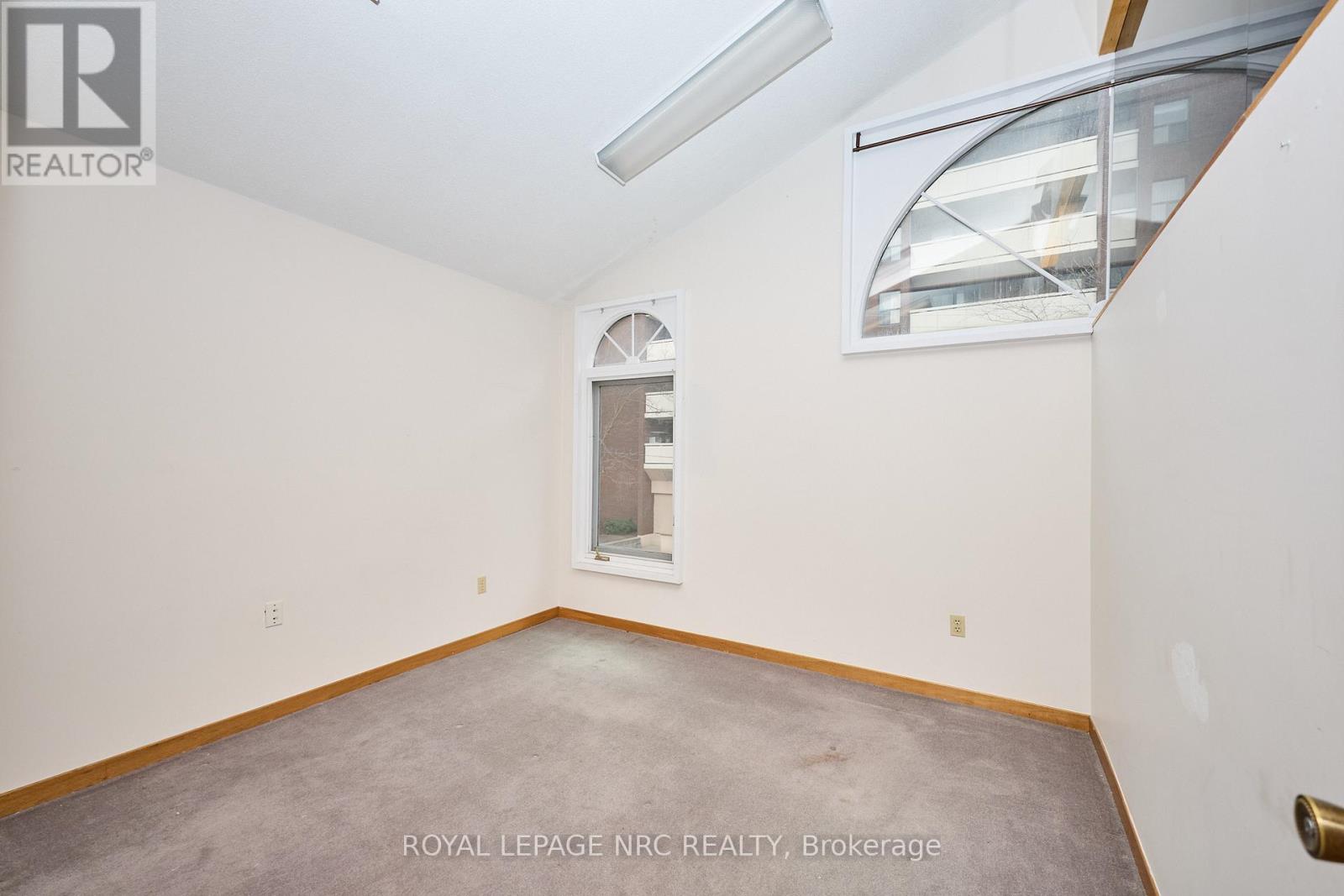8 Clark Street, St. Catharines, Ontario  L2R 5G2 - Photo 21 - X12690272