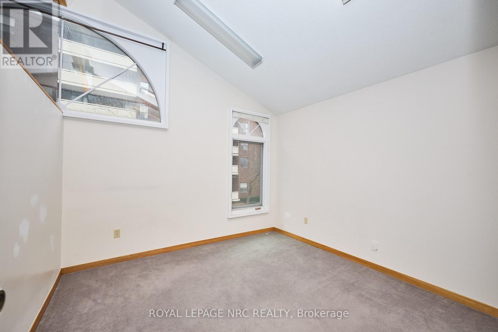 8 Clark Street, St. Catharines, Ontario  L2R 5G2 - Photo 22 - X12690272